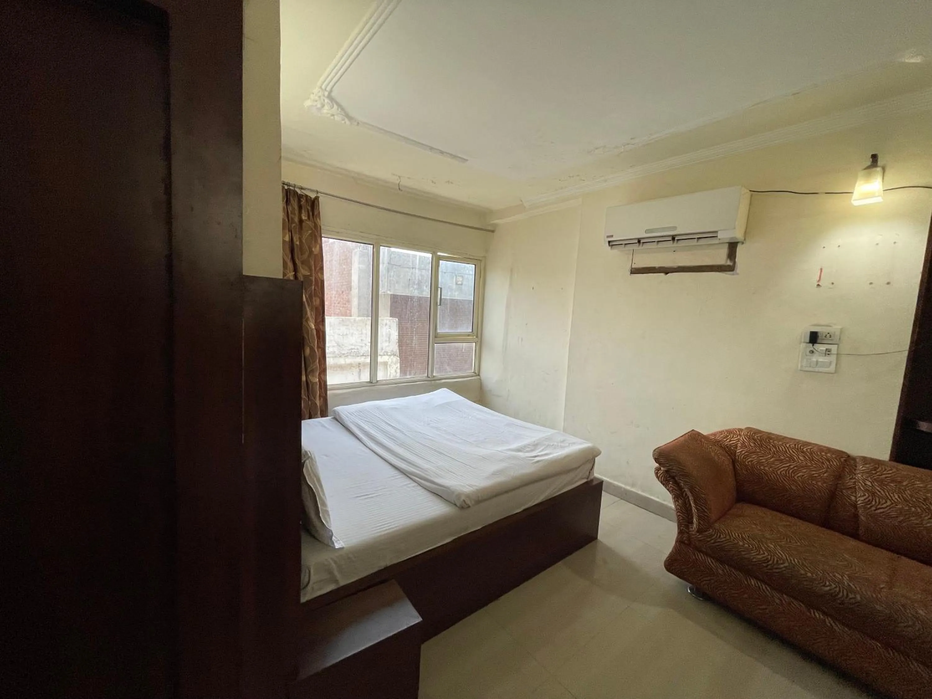 Bed in Hotel Himgiri