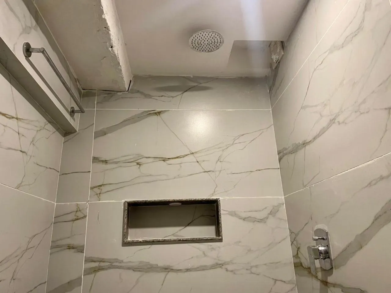 Bathroom in Hotel Himgiri