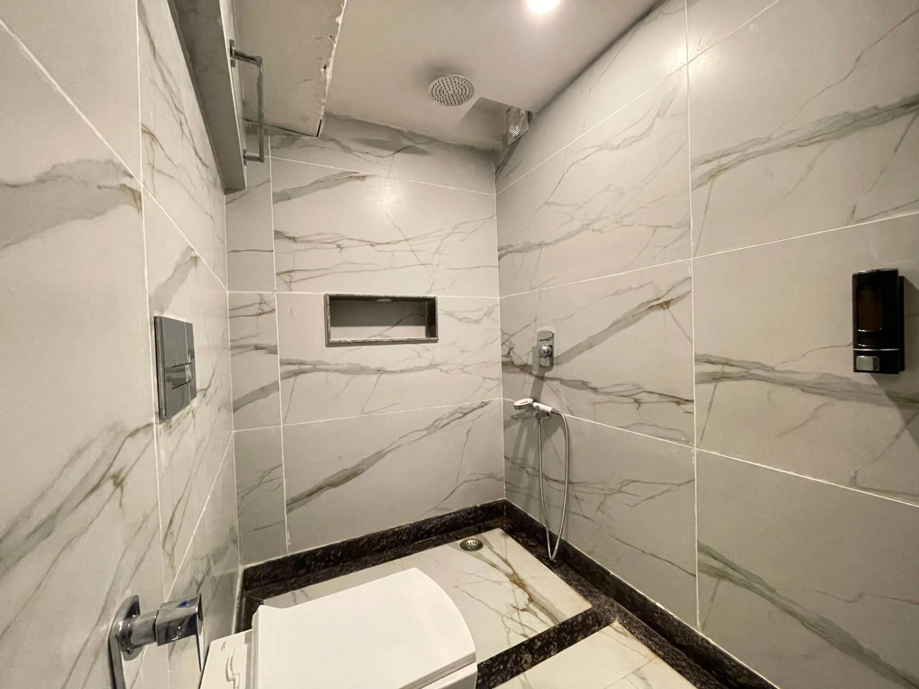 Bathroom in Hotel Himgiri