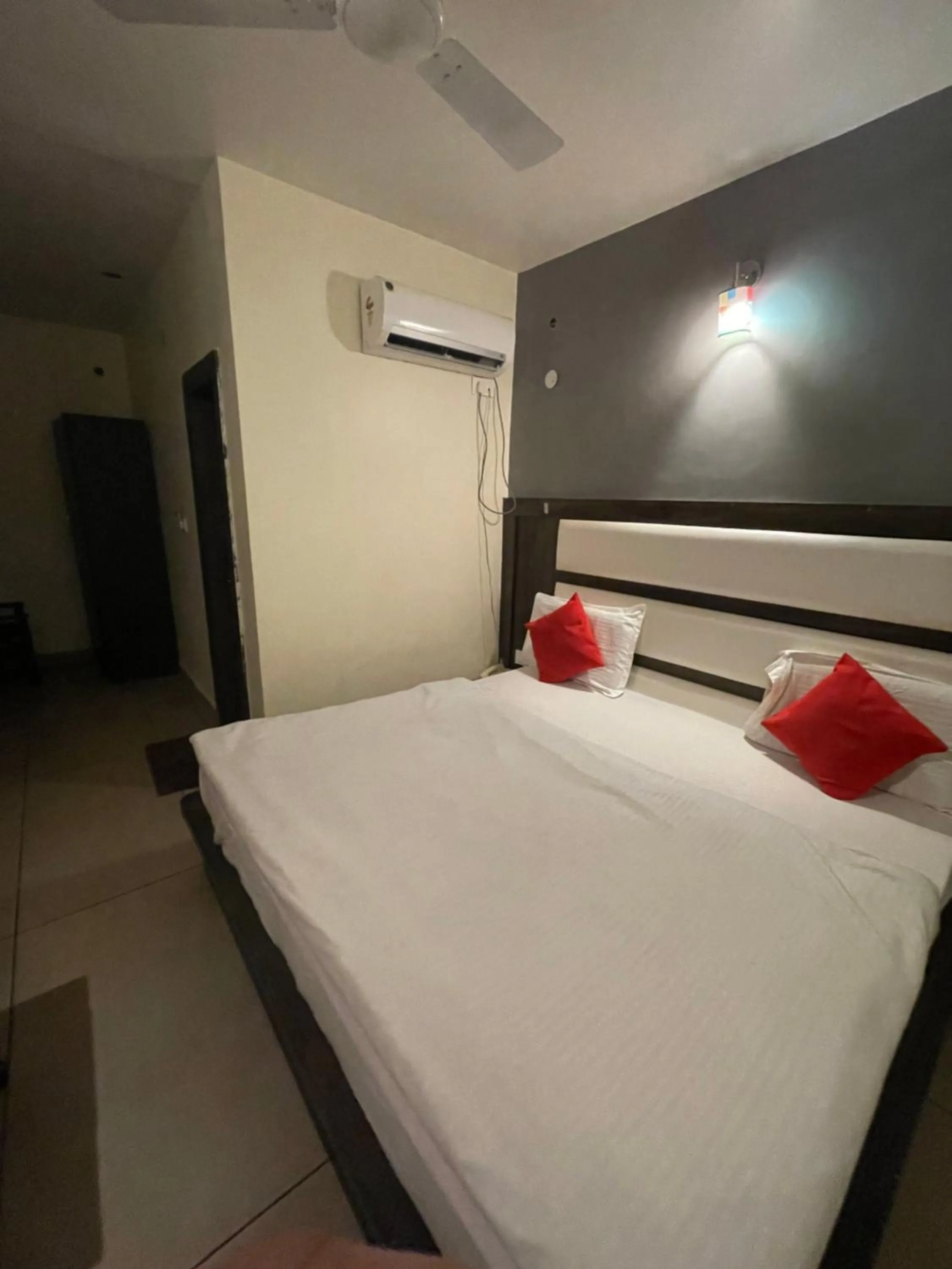 Property building in Hotel Himgiri