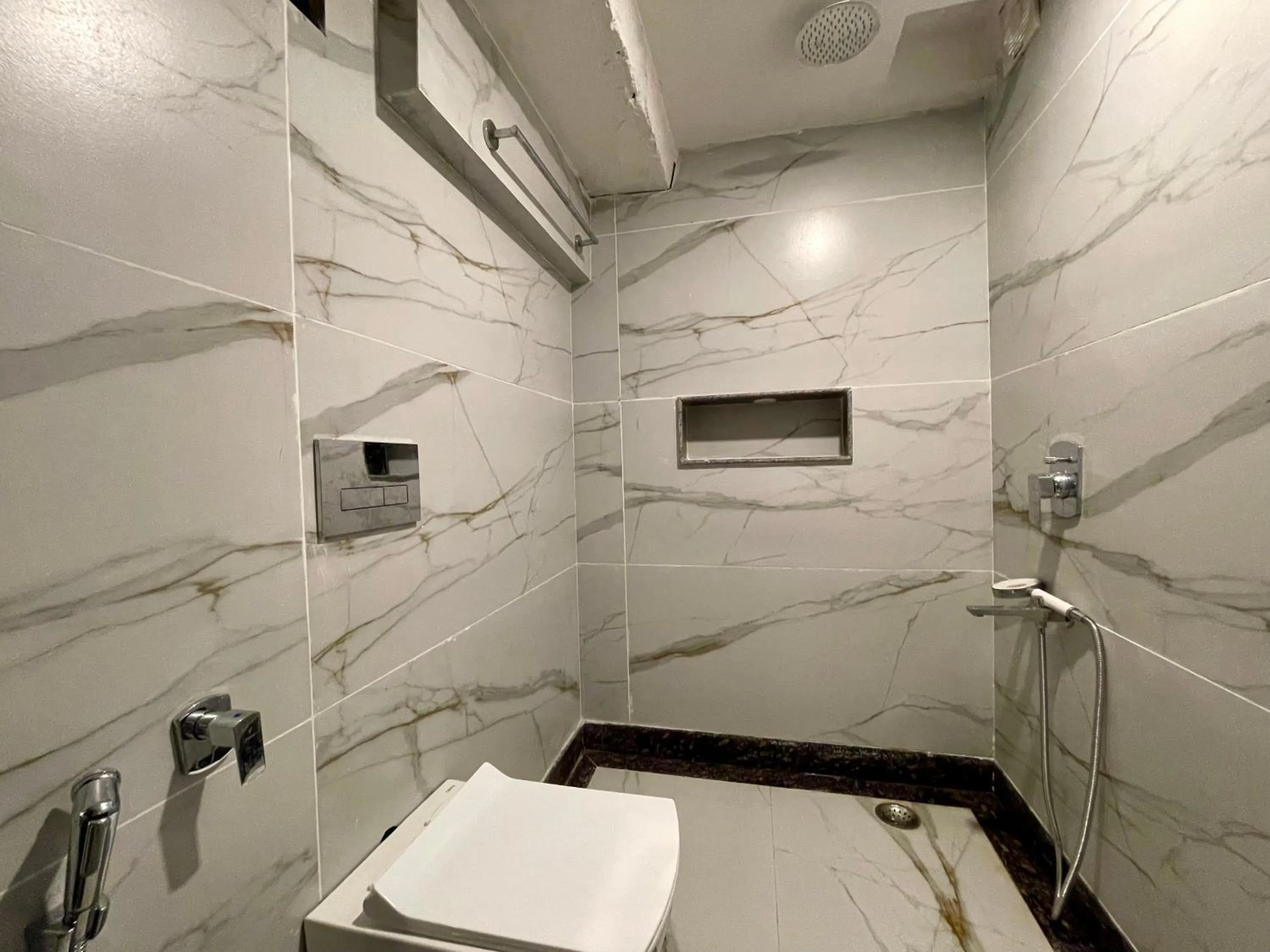 Bathroom in Hotel Himgiri