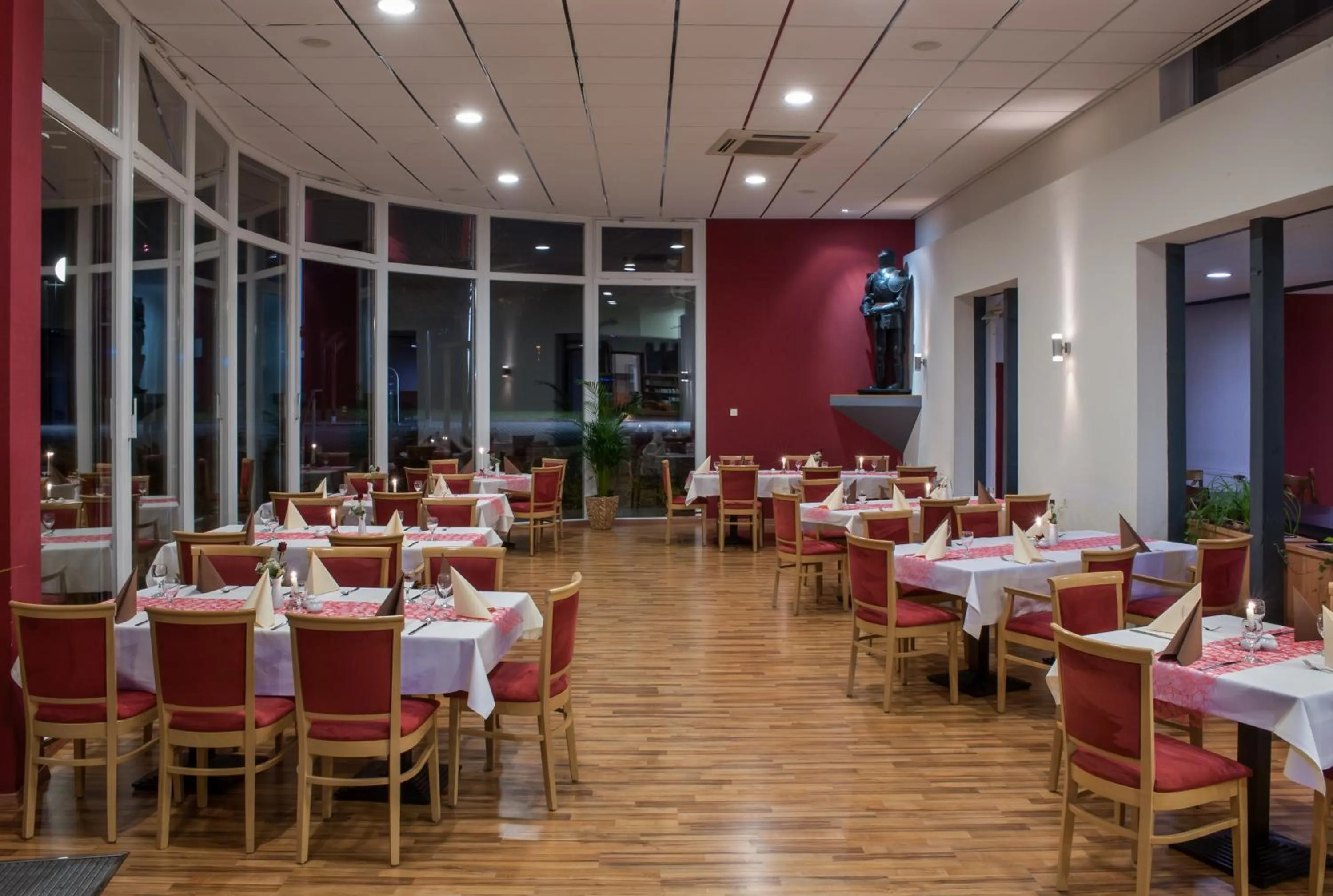 Restaurant/places to eat in Johanniterhotel