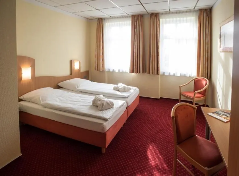 Photo of the whole room, Bed in Johanniterhotel