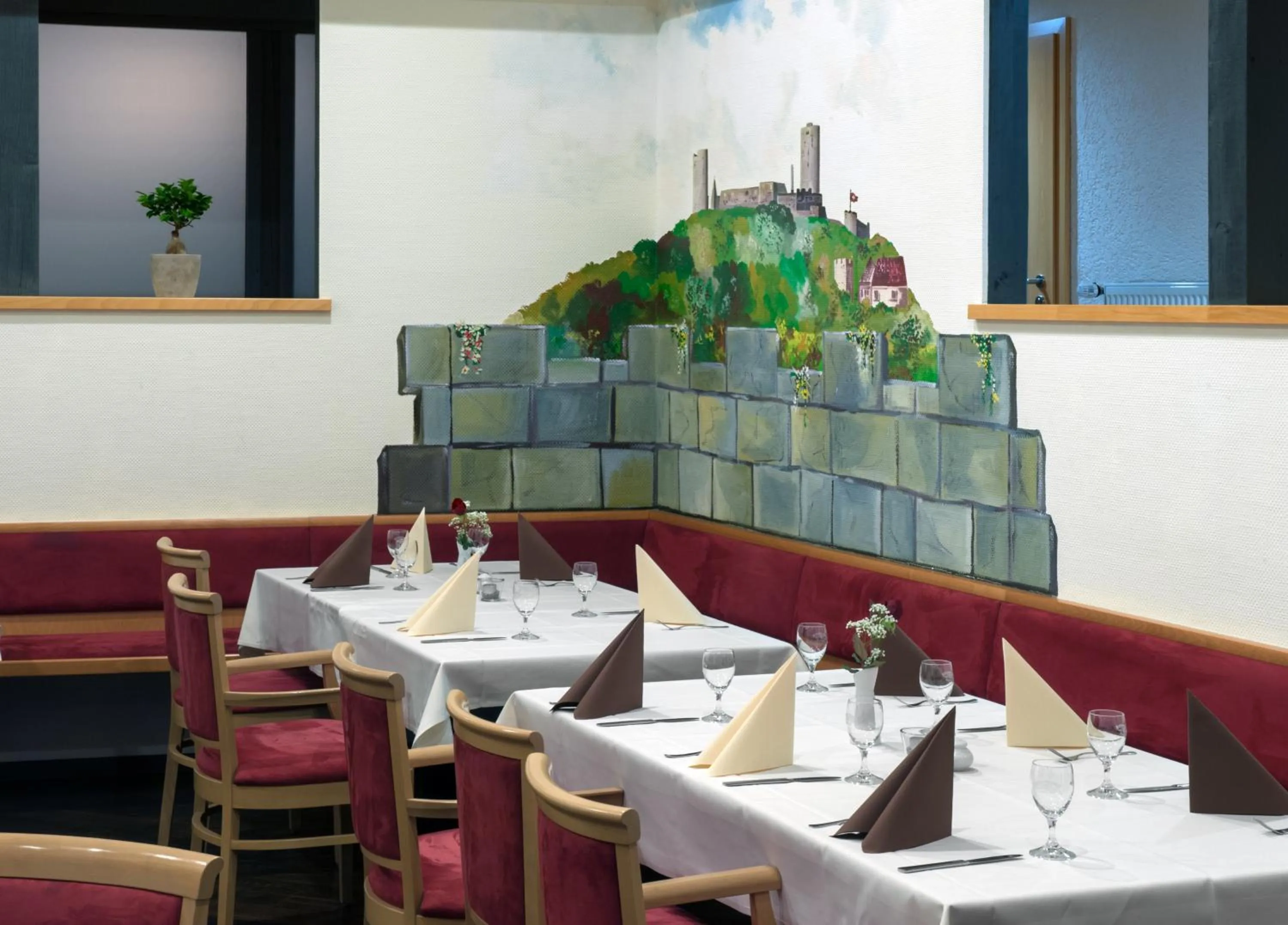 Restaurant/places to eat in Johanniterhotel