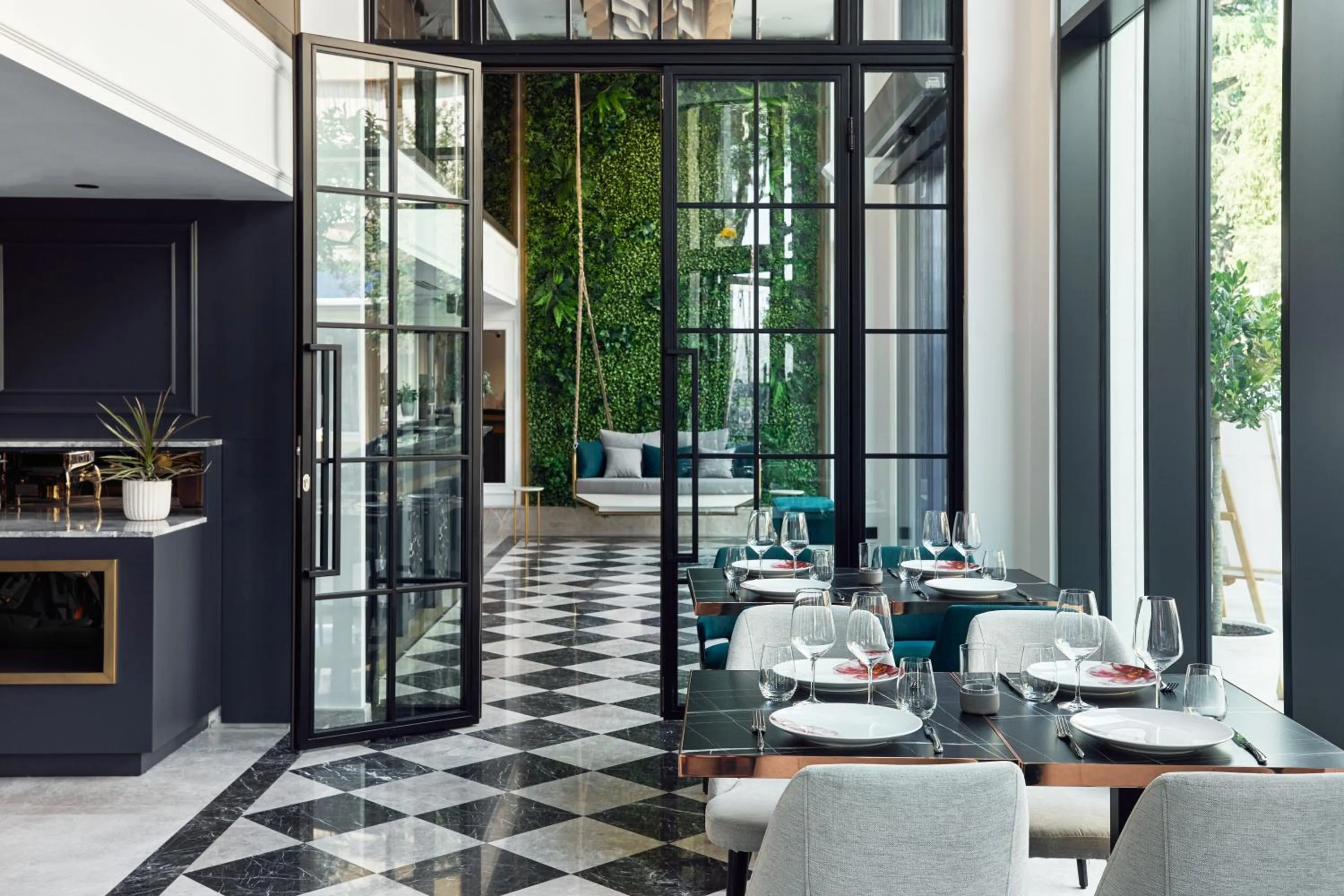 Restaurant/places to eat in La Fleur Boutique Hotel