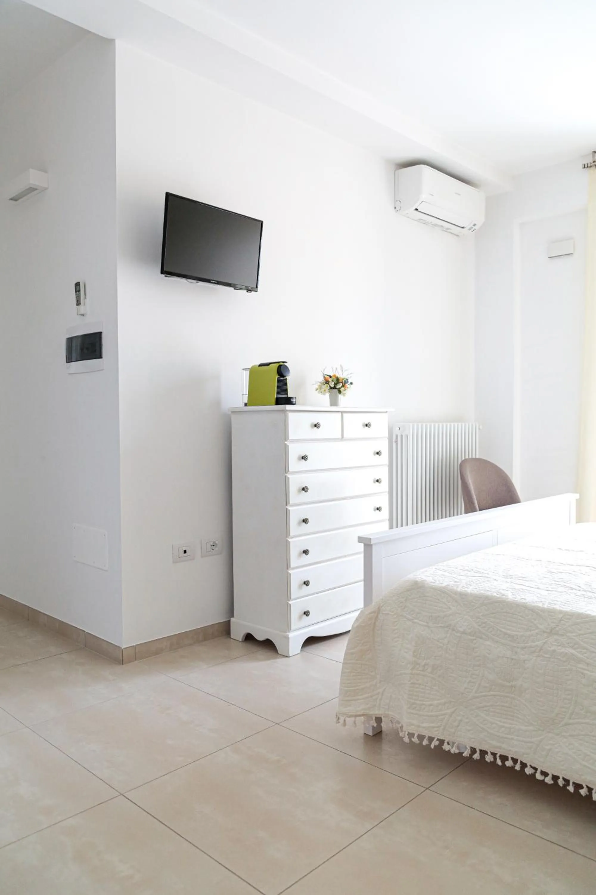 Photo of the whole room, Bed in Casa Clementina Rooms vista mare