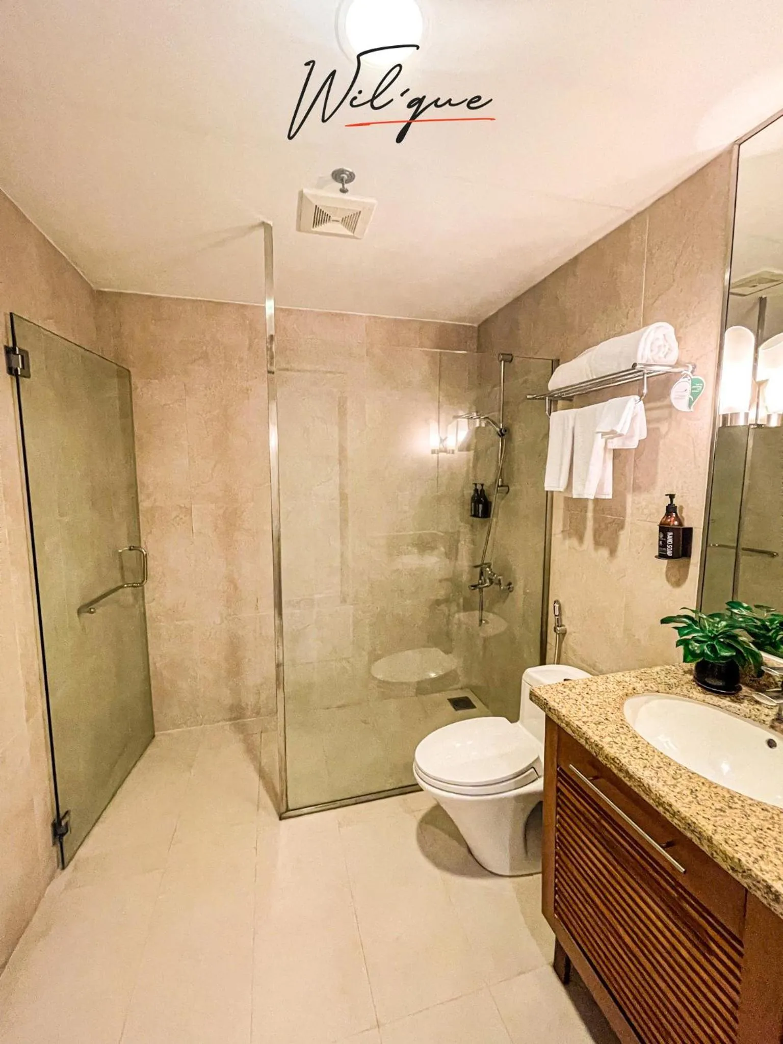 Toilet in Wil'que Westlake Hotel & Residences