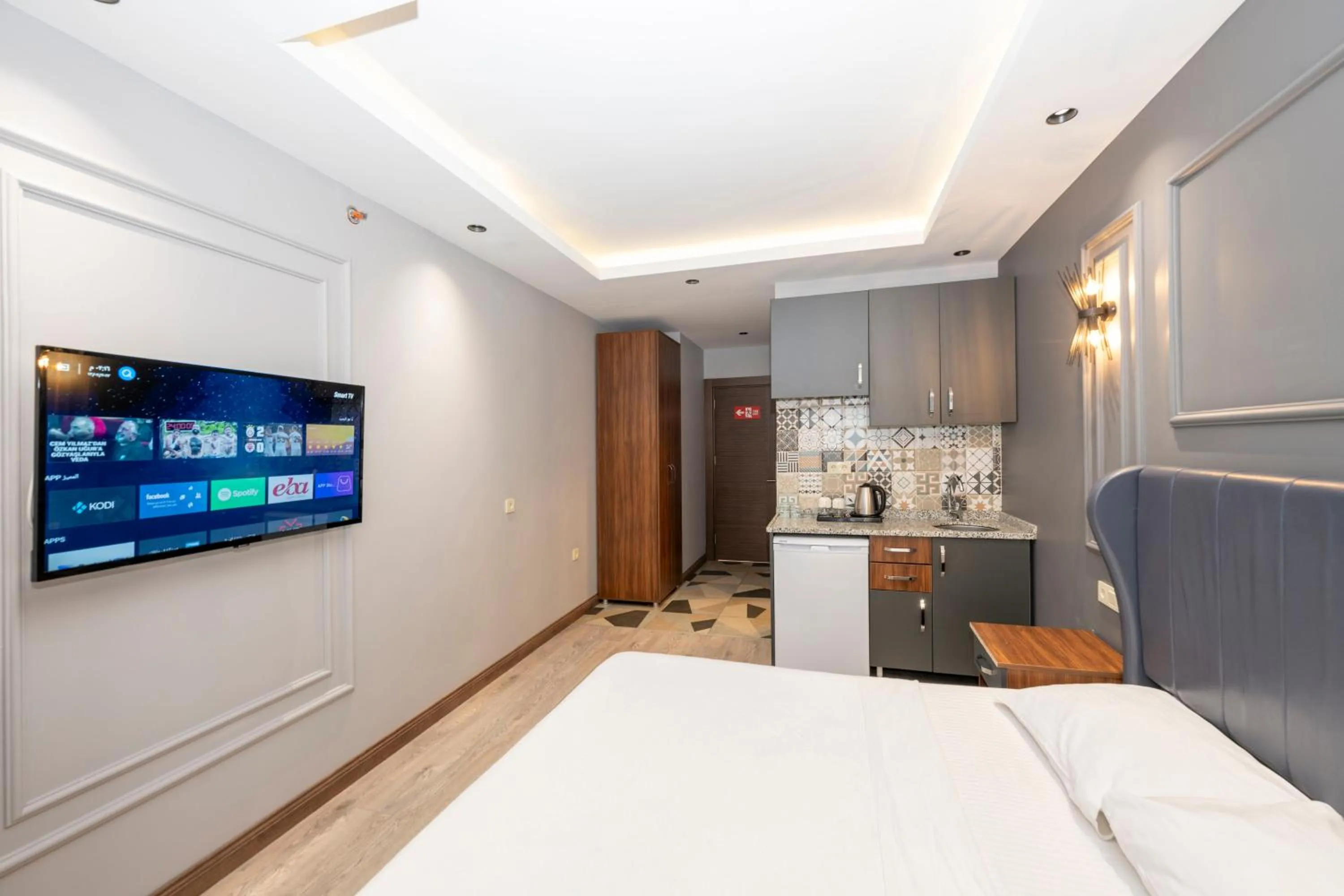 Bed in Comfort Suites Hotel