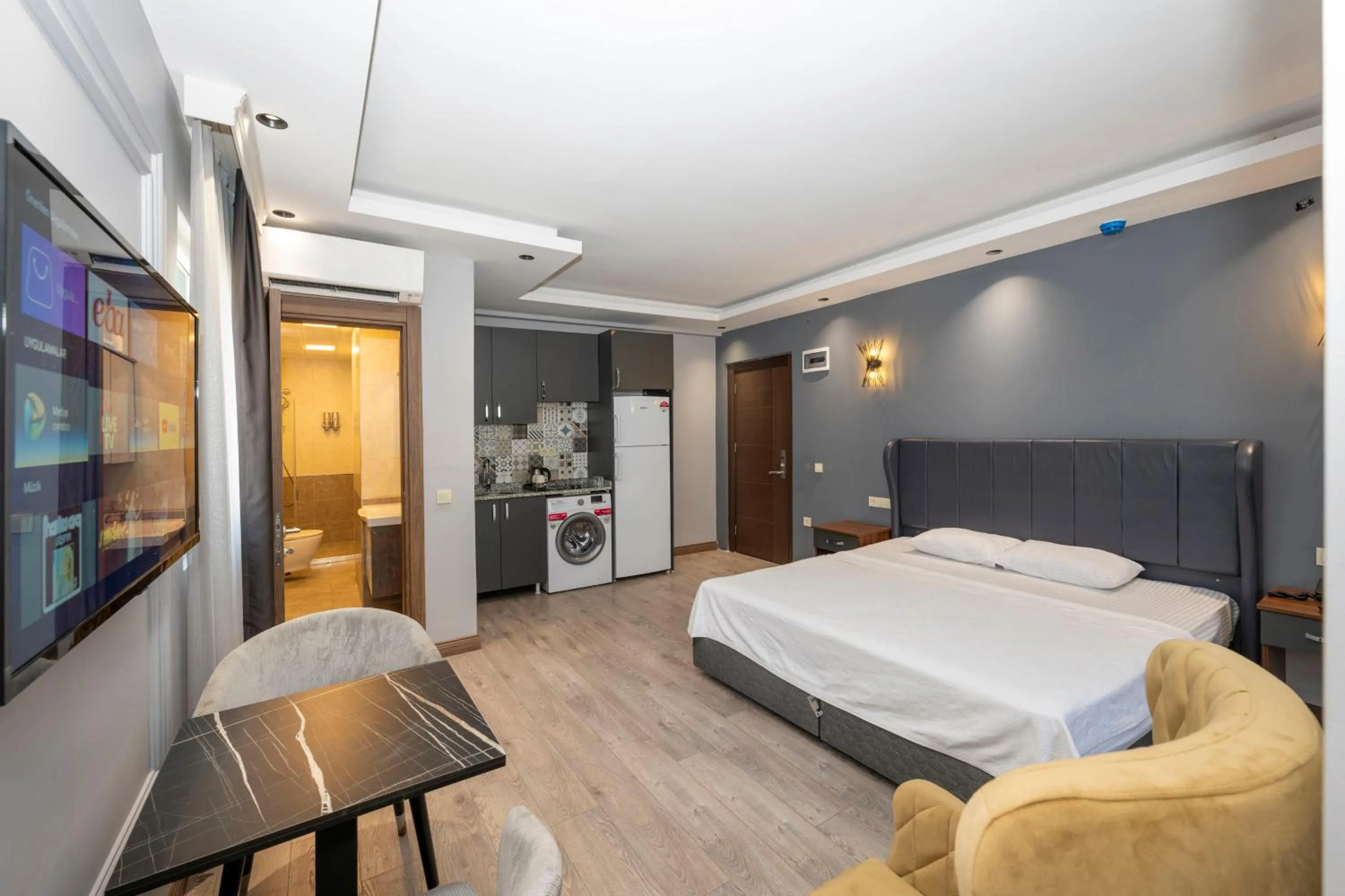 Bed in Comfort Suites Hotel