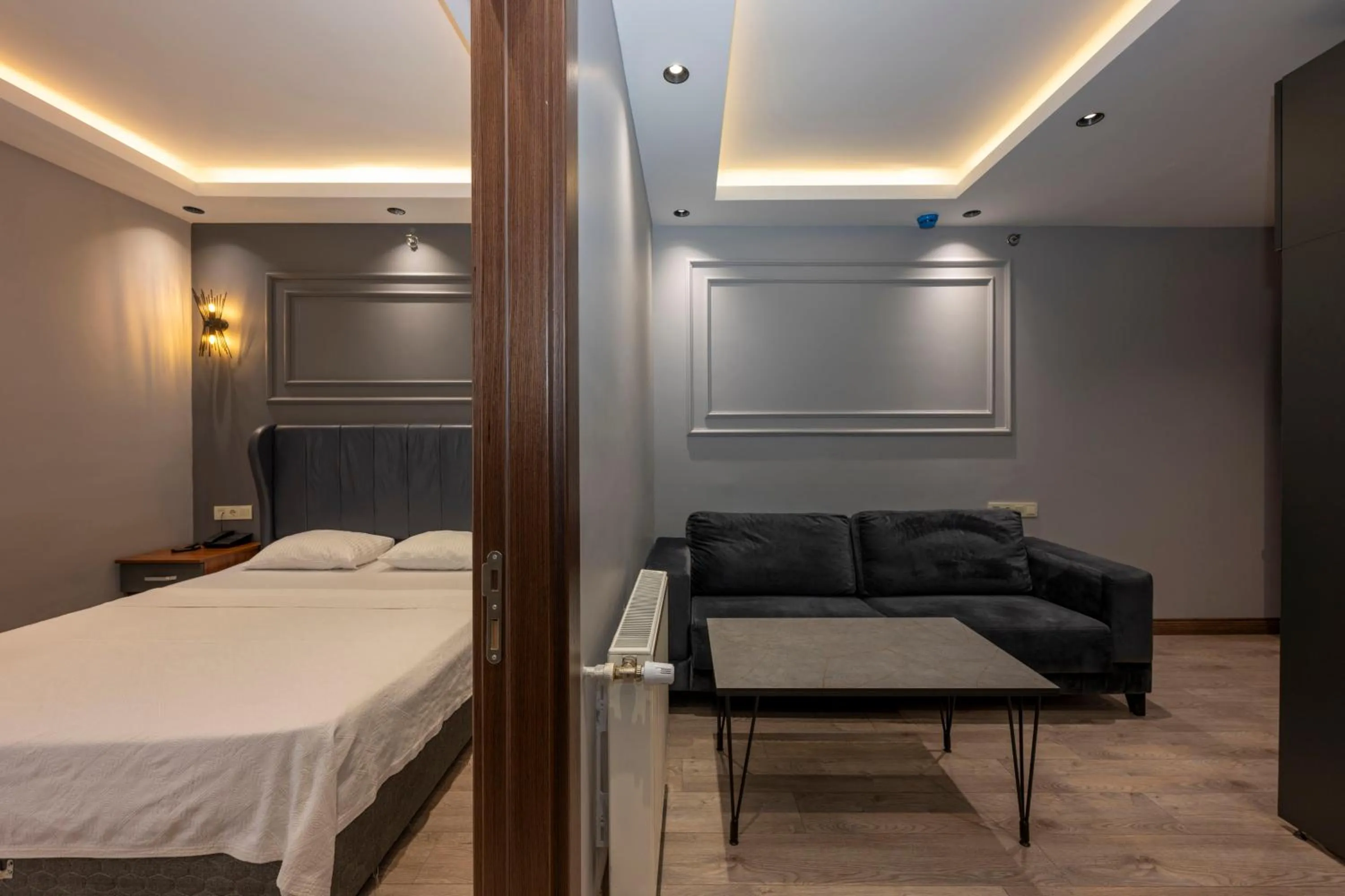 Bed in Comfort Suites Hotel