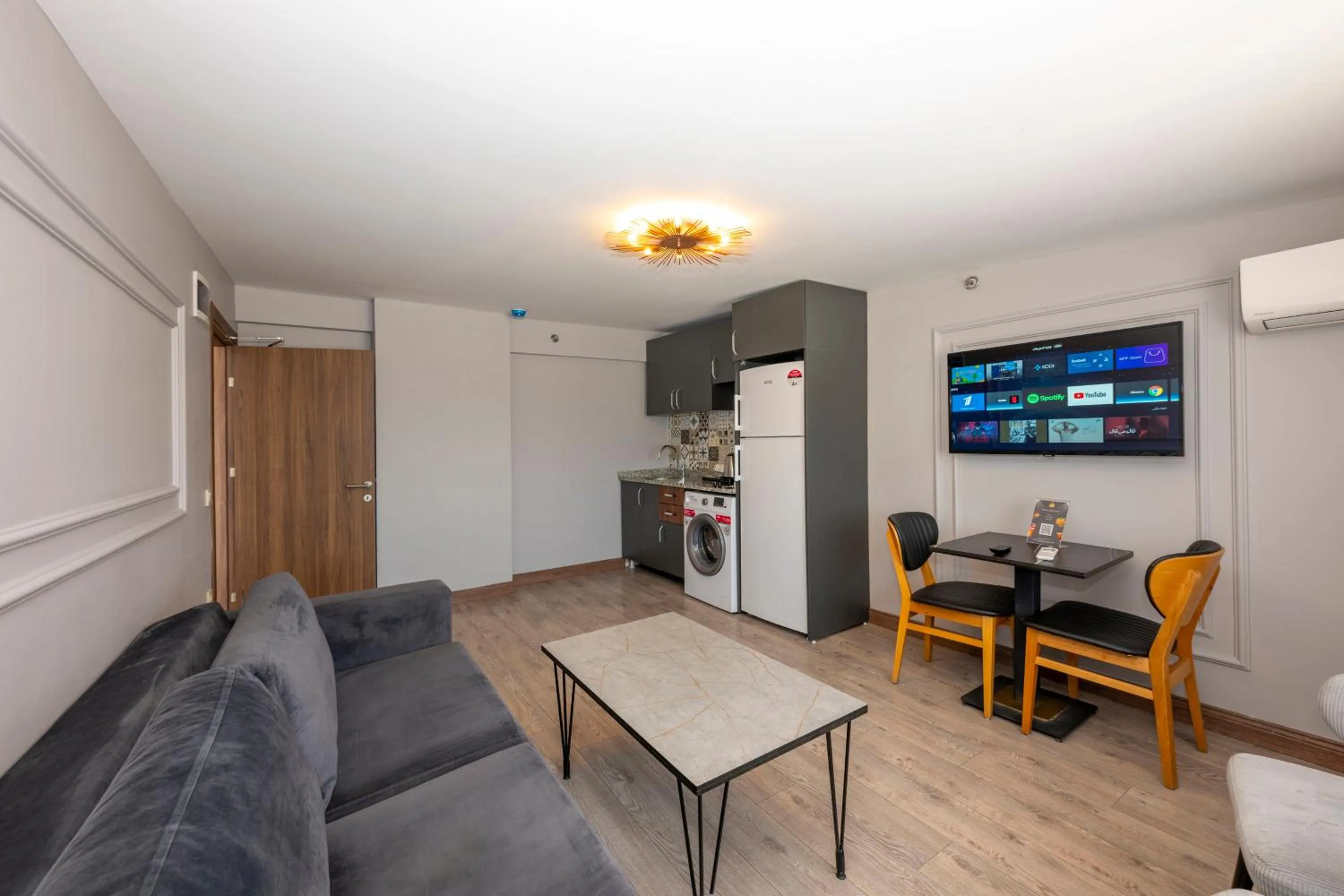 TV and multimedia in Comfort Suites Hotel