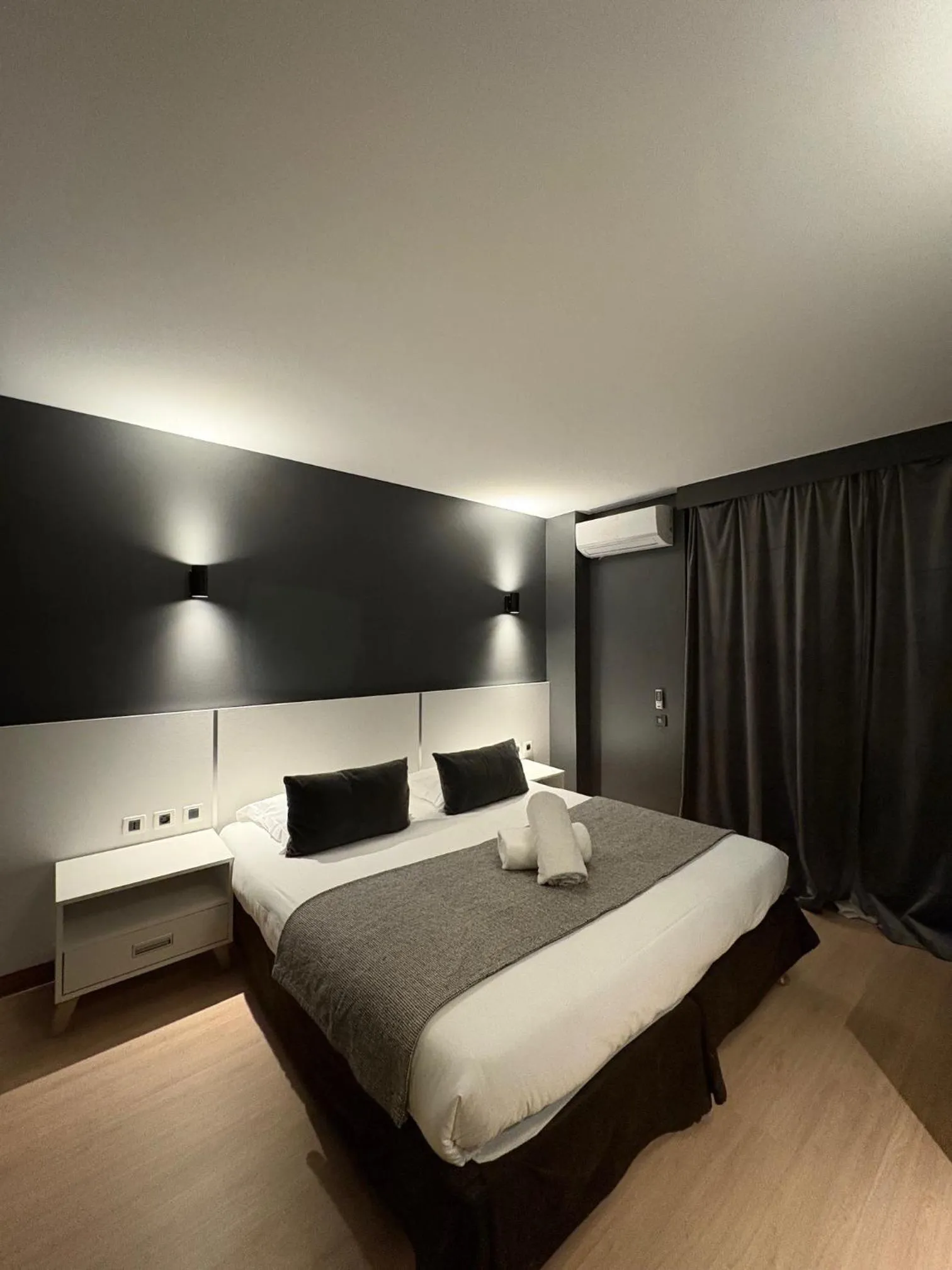 Bed in Hôtel Gallia Cannes