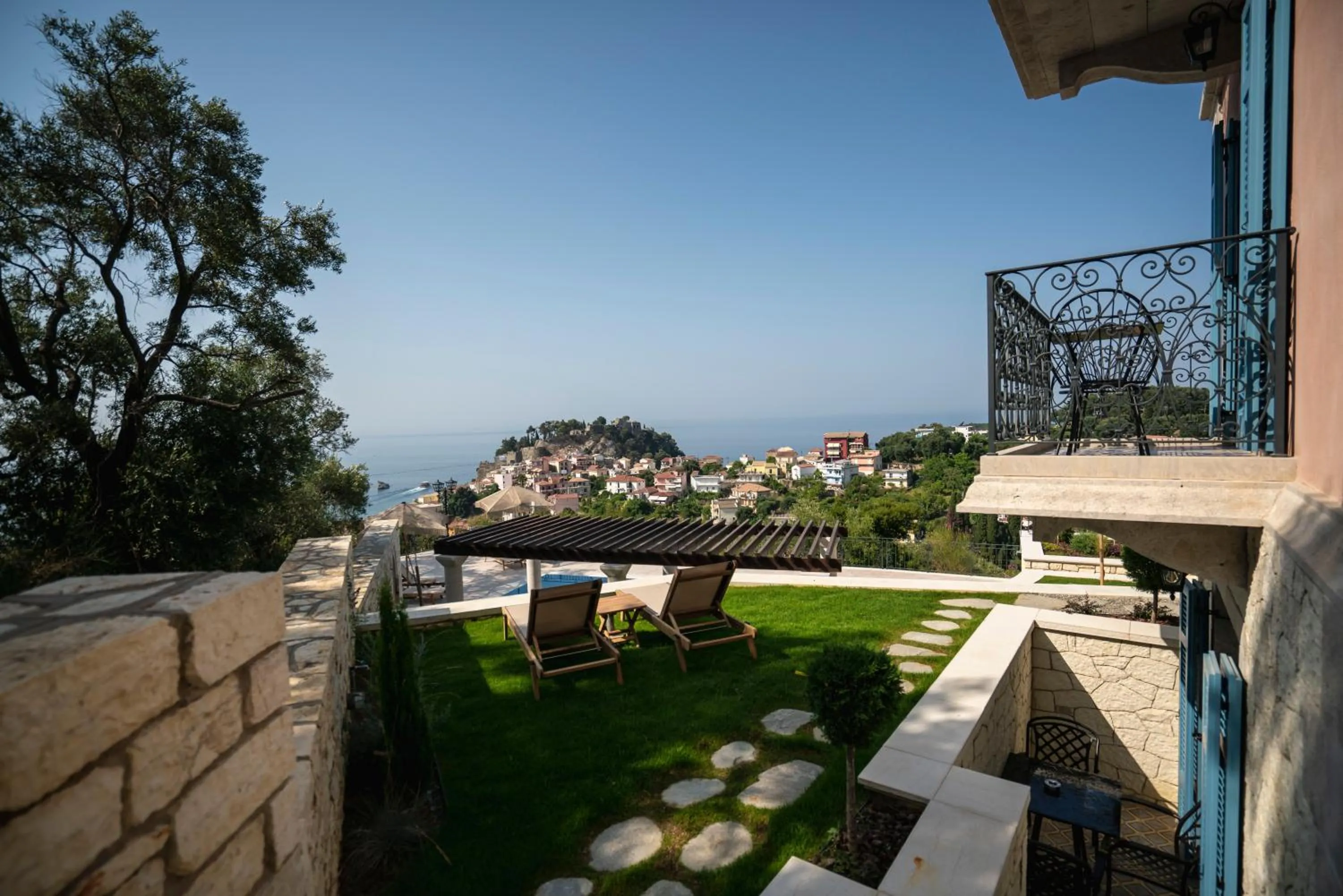 Garden in Elysium Living Parga