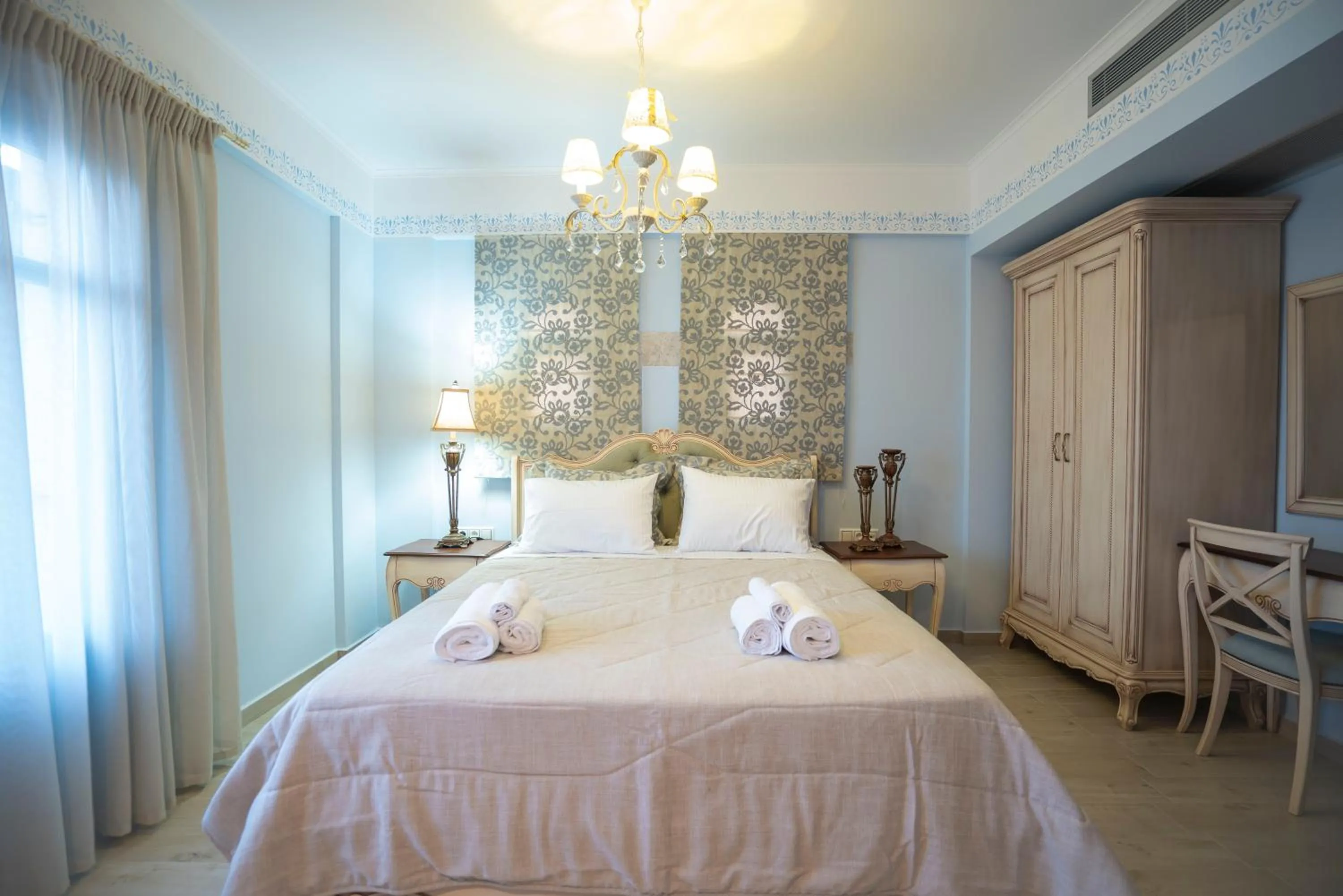 Photo of the whole room, Bed in Elysium Living Parga