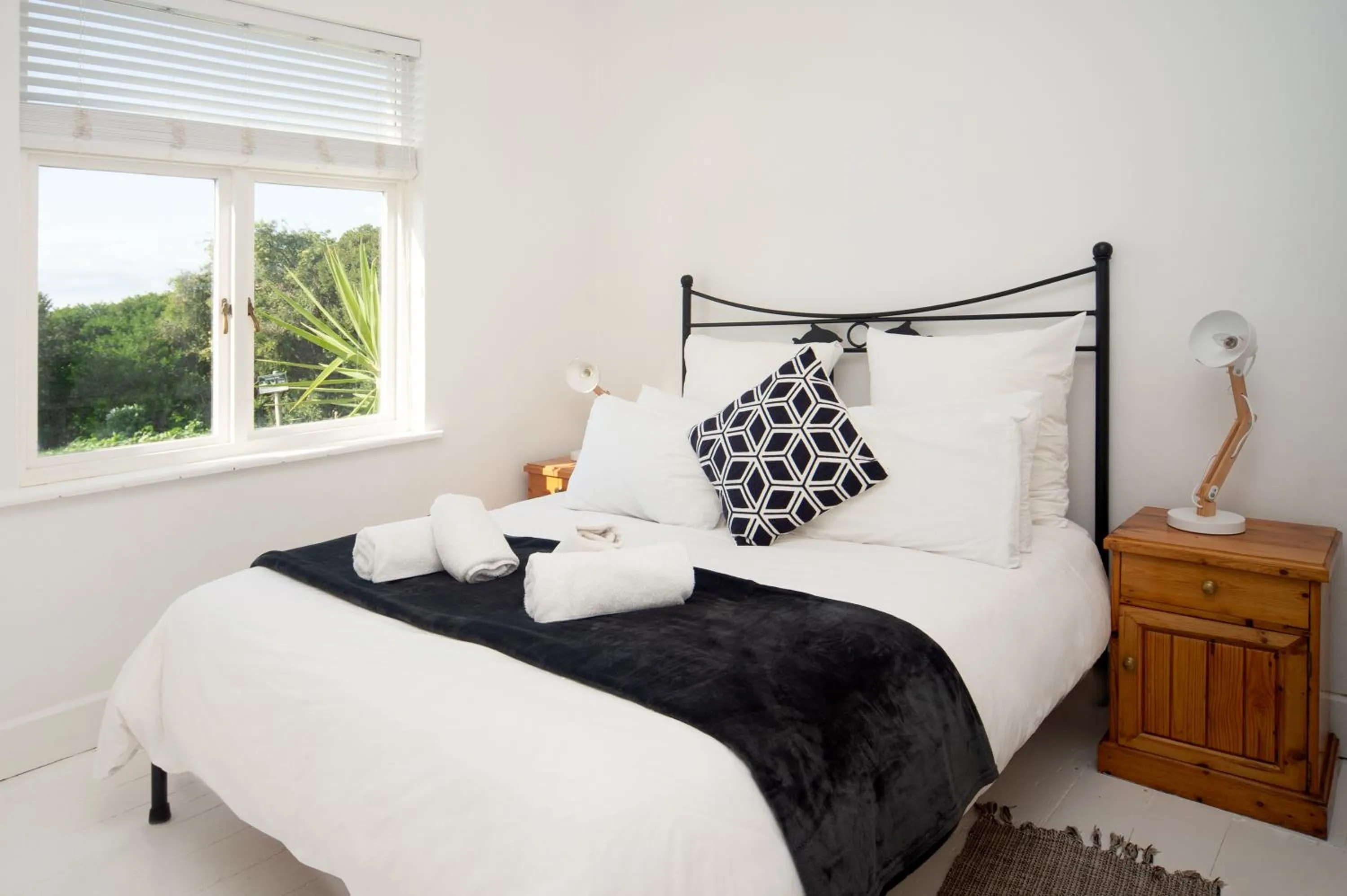 Bedroom, Bed in Boulders Beach Hotel, Cafe and Curio shop