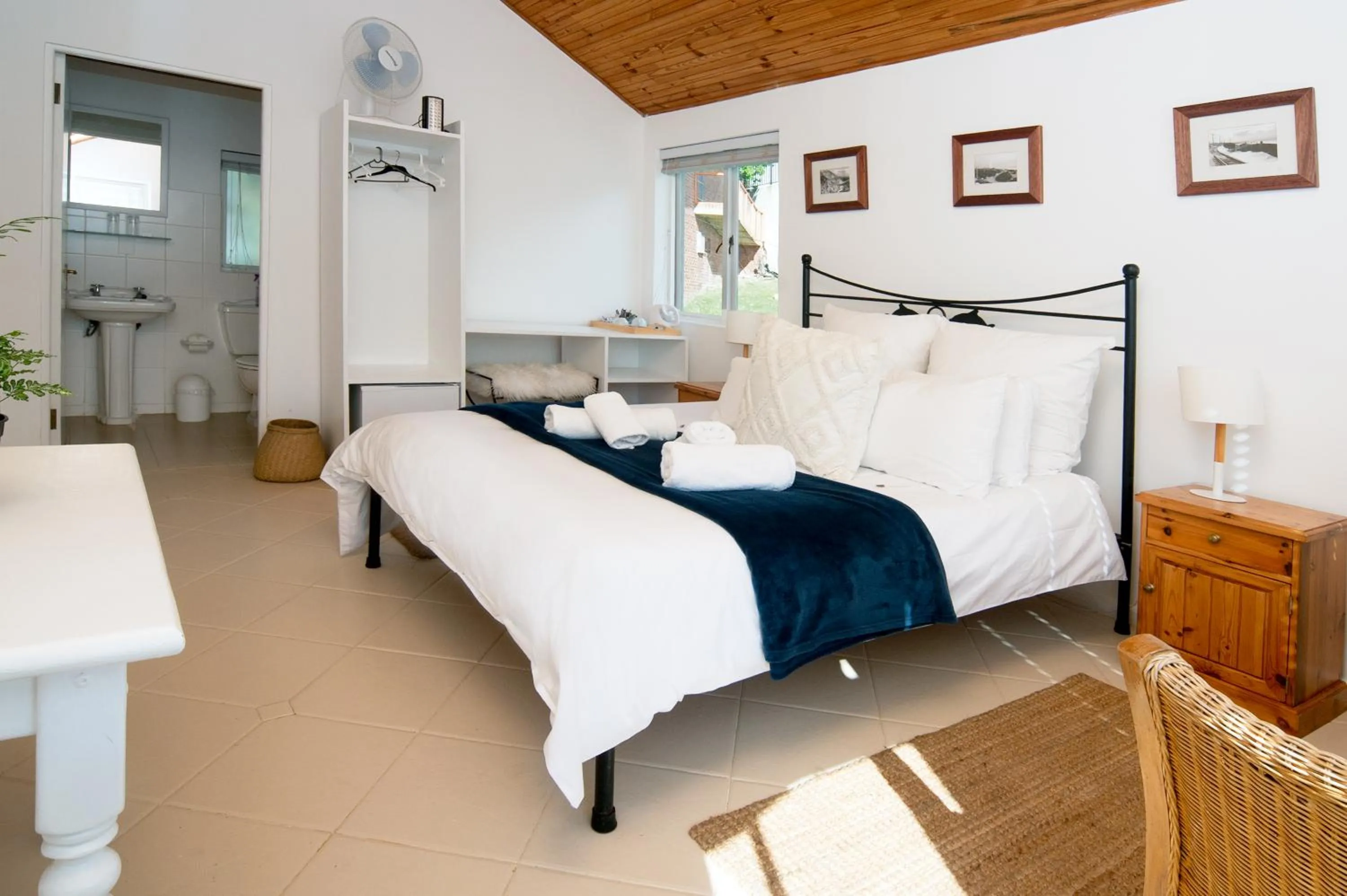 Bed in Boulders Beach Hotel, Cafe and Curio shop