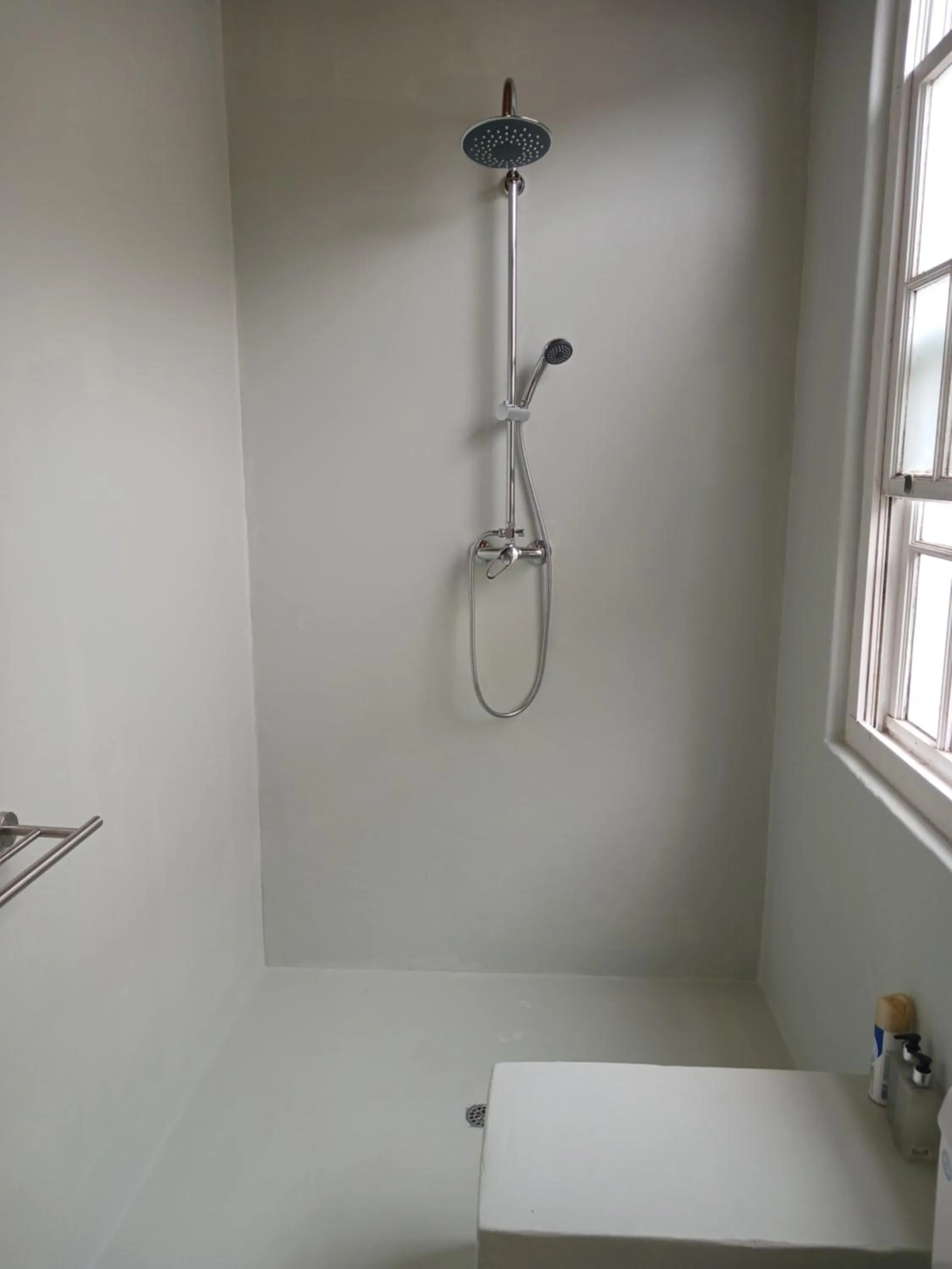 Shower in Boulders Beach Hotel, Cafe and Curio shop