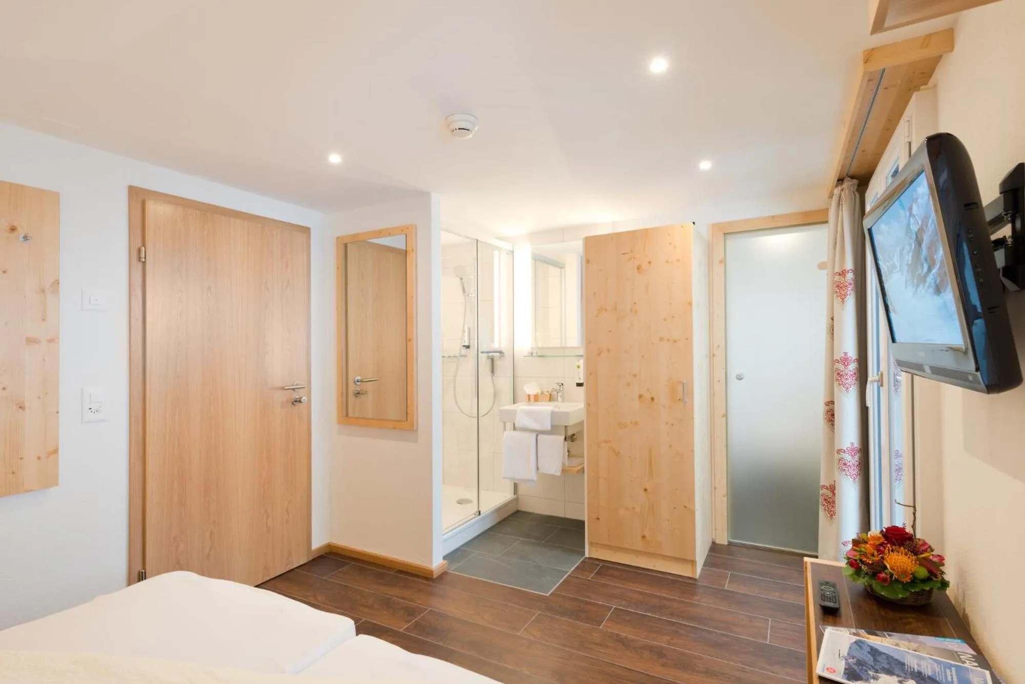 Bedroom, Bed in Hotel Caprice - Grindelwald