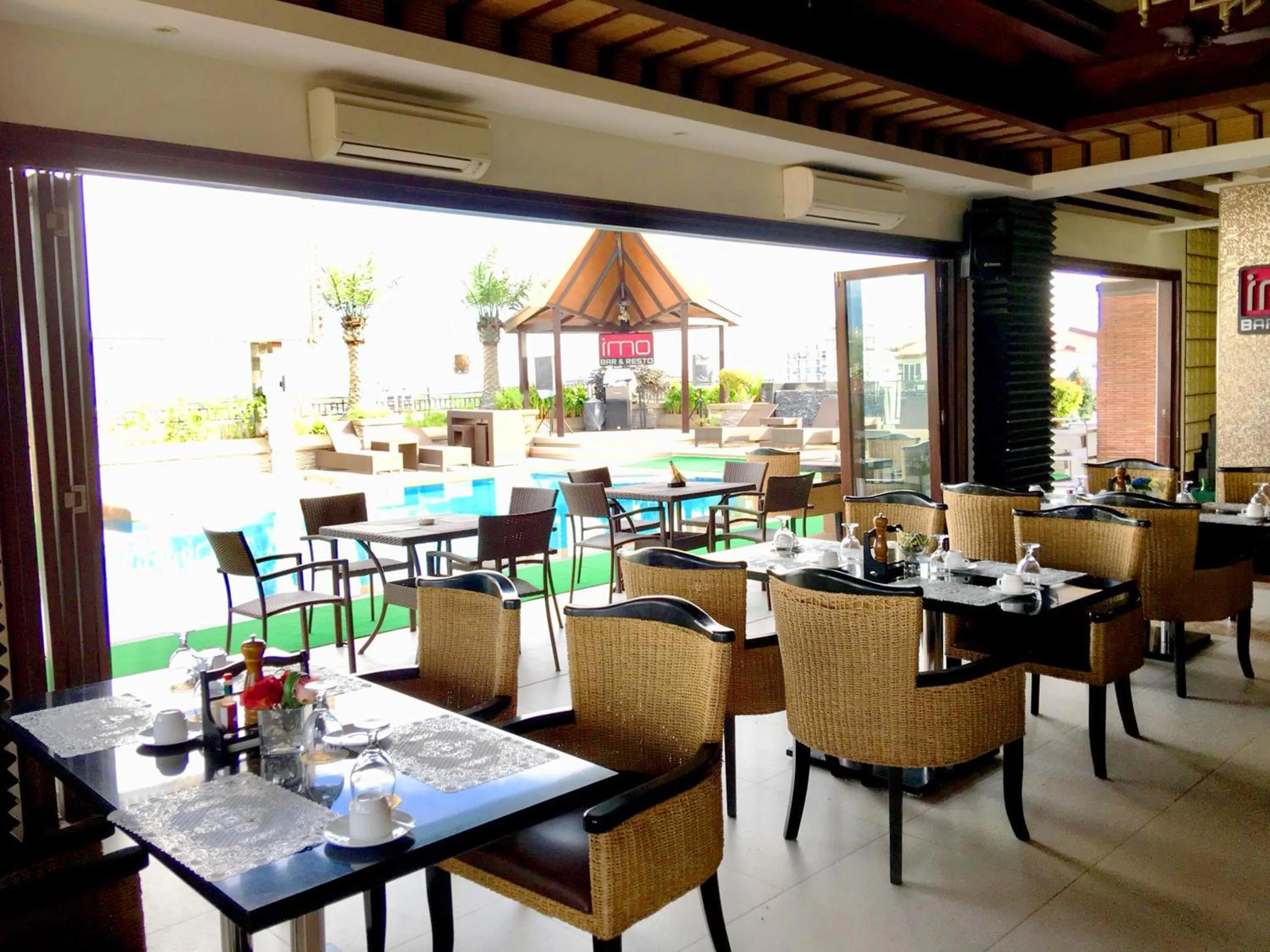 Restaurant/places to eat in Prime Asia Hotel