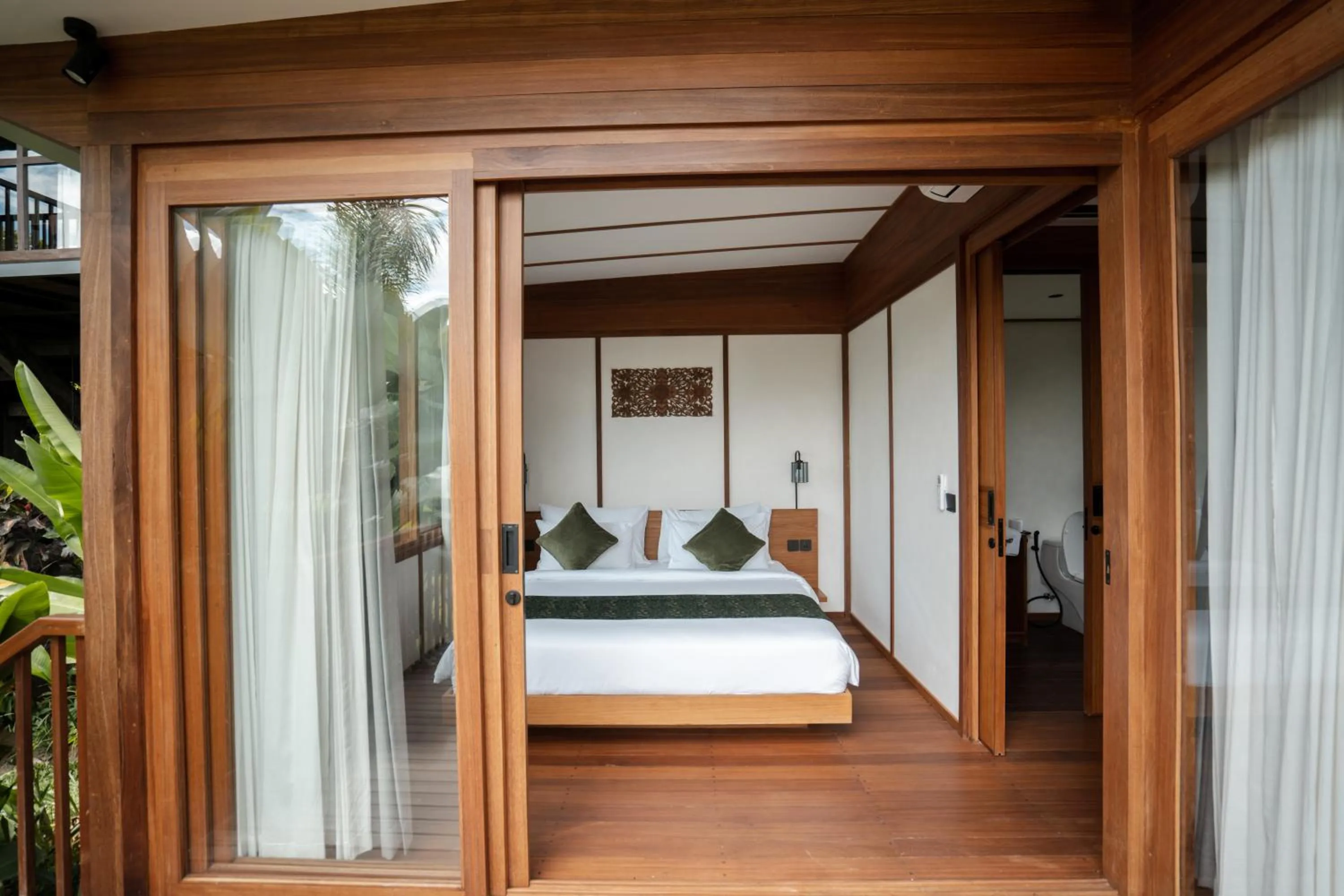 Bedroom, Bed in Grün Ubud