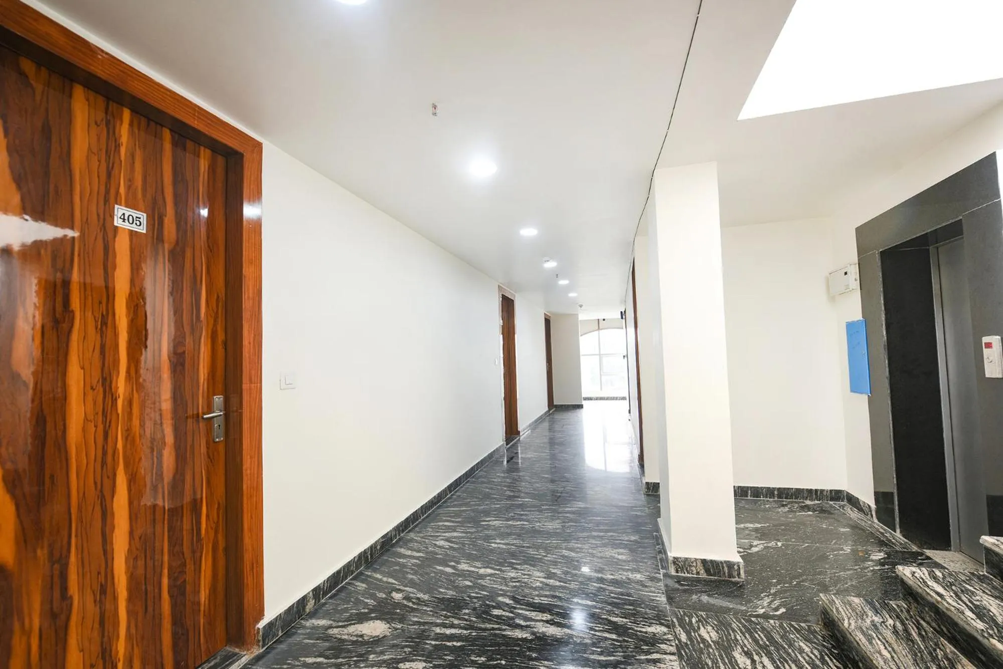 Lobby or reception in FabHotel Mona Continental - Nr Laxmi Nagar IT Hub