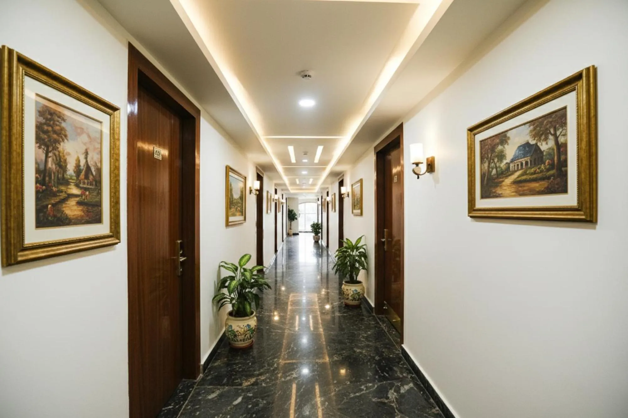 Lobby or reception in FabHotel Mona Continental - Nr Laxmi Nagar IT Hub