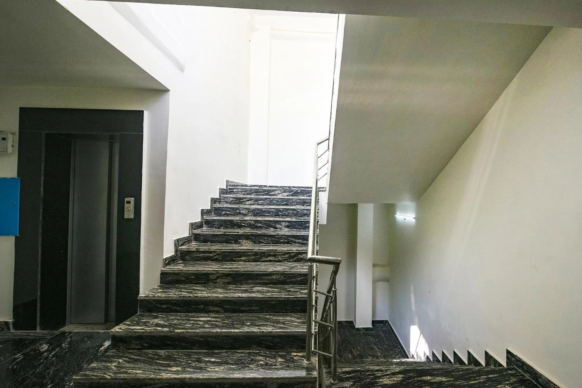 Lobby or reception in FabHotel Mona Continental - Nr Laxmi Nagar IT Hub