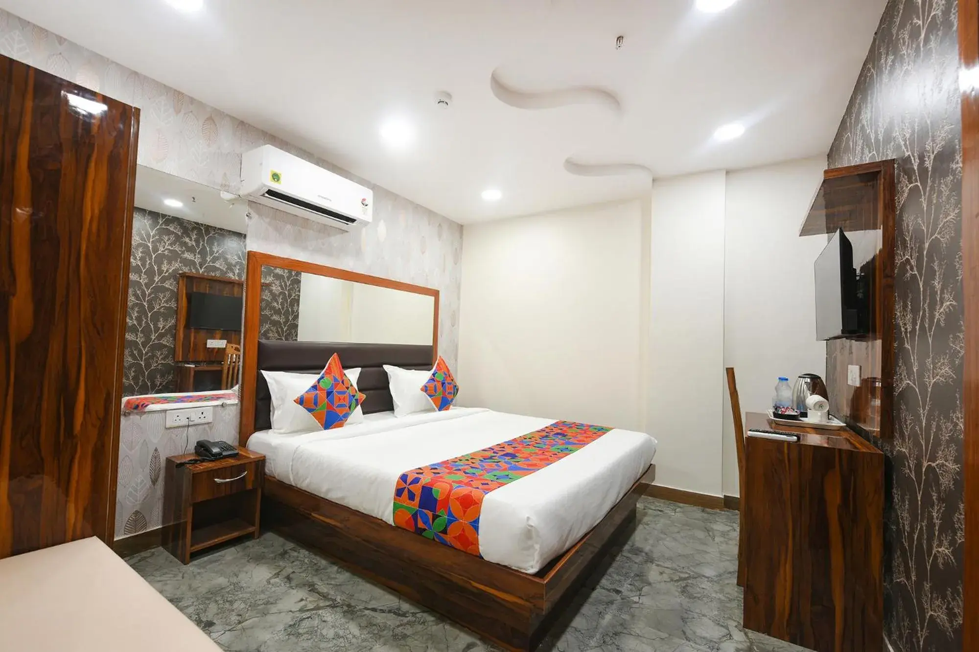 Deluxe Room - single occupancy in FabHotel Mona Continental - Nr Laxmi Nagar IT Hub Deluxe Room - single occupancy in FabHotel Mona Continental - Nr Laxmi Nagar IT Hub