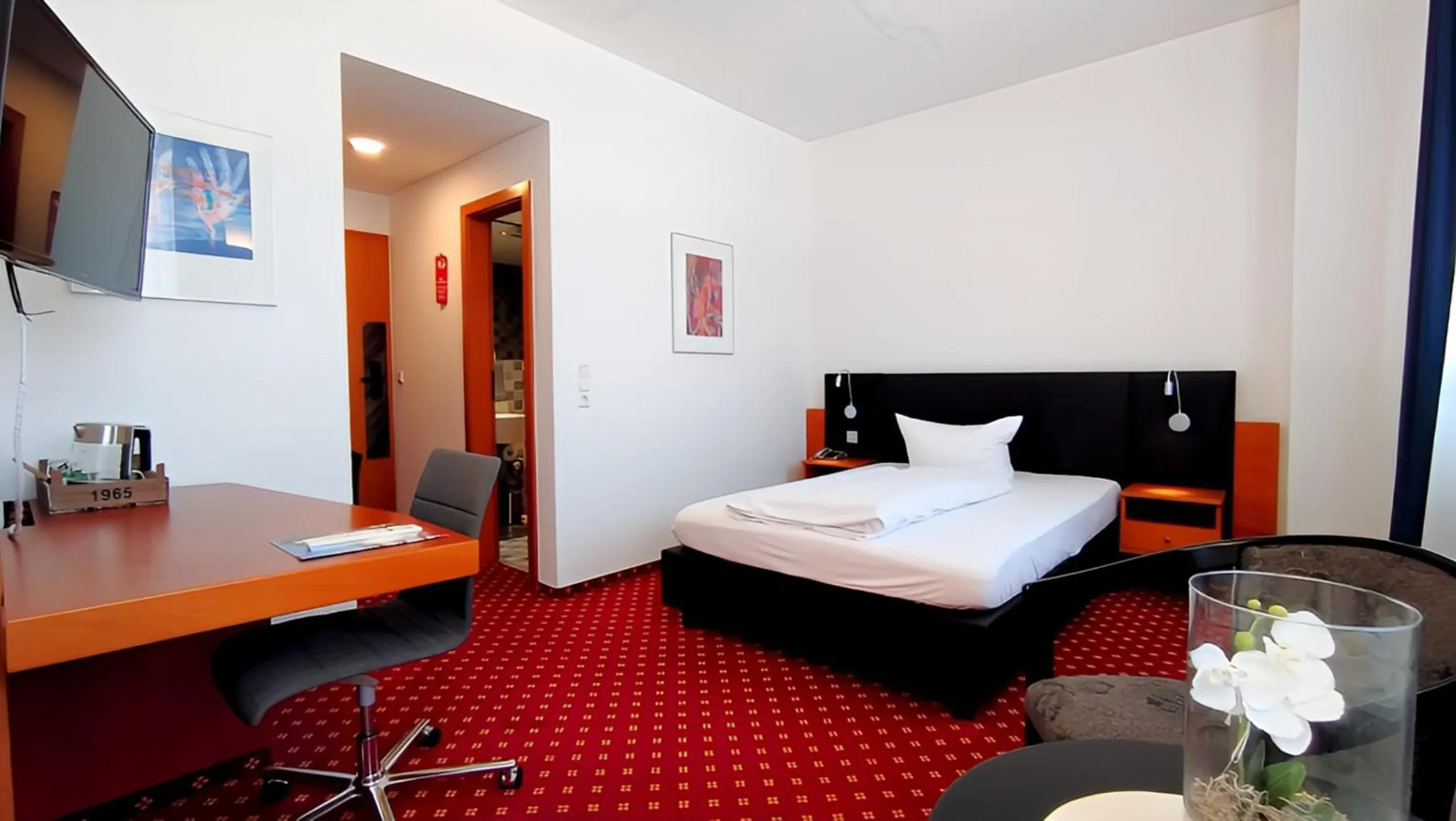 Photo of the whole room, Bed in Hotel Schwert