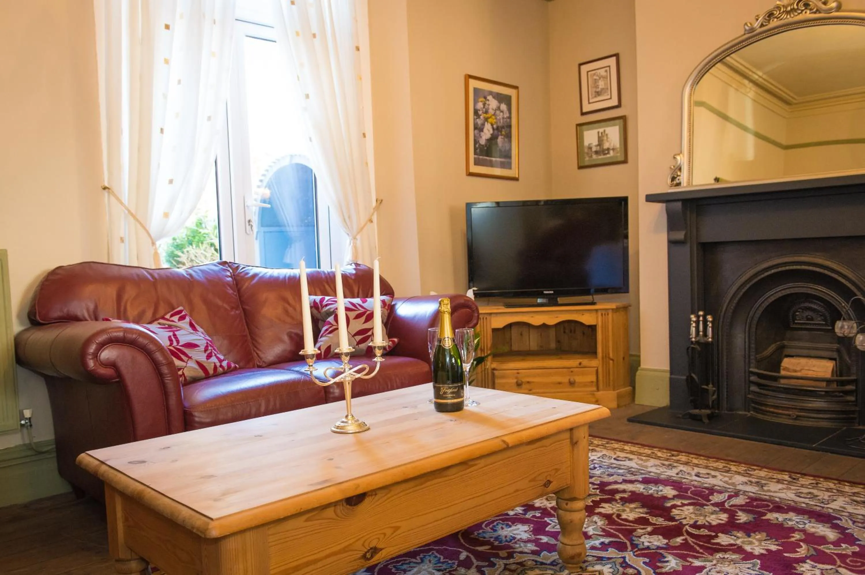 Communal lounge/ TV room in Victoria House Room Only Accommodation