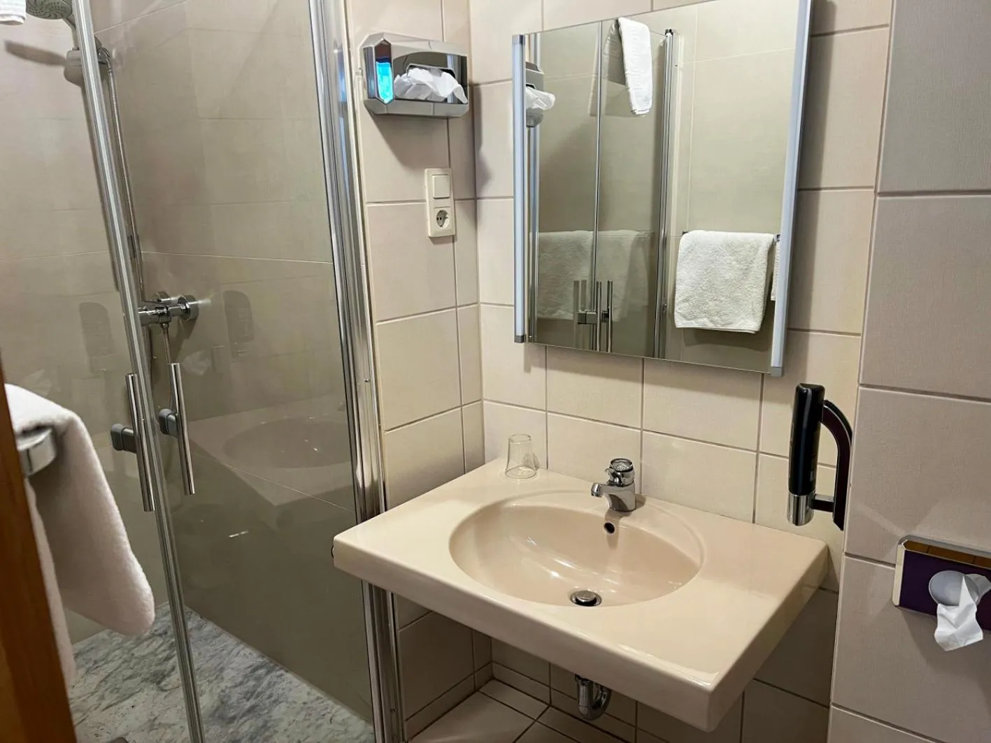 Shower in Hotel-Restaurant Zum Kirschbaum