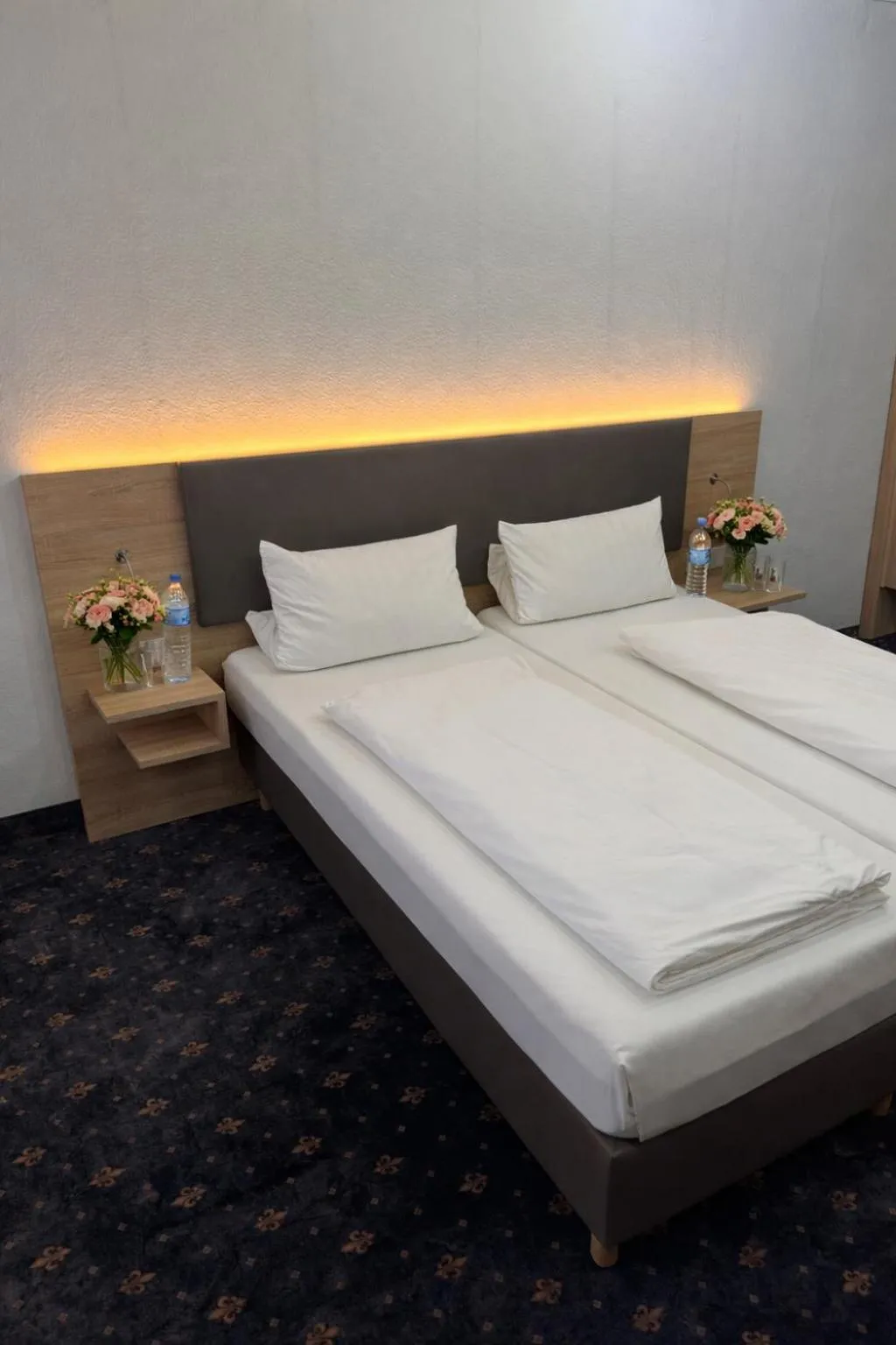 Bedroom, Bed in Hotel-Restaurant Zum Kirschbaum