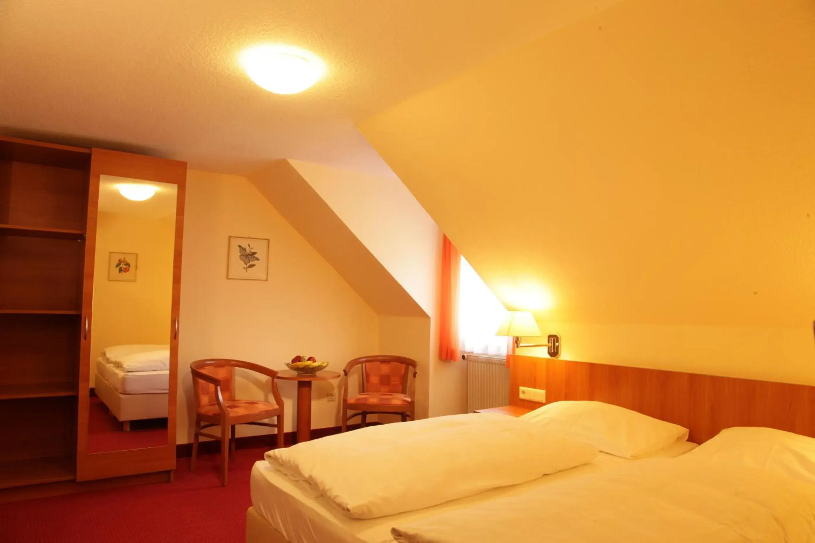 Double Room in Hotel-Restaurant Zum Kirschbaum Double Room in Hotel-Restaurant Zum Kirschbaum