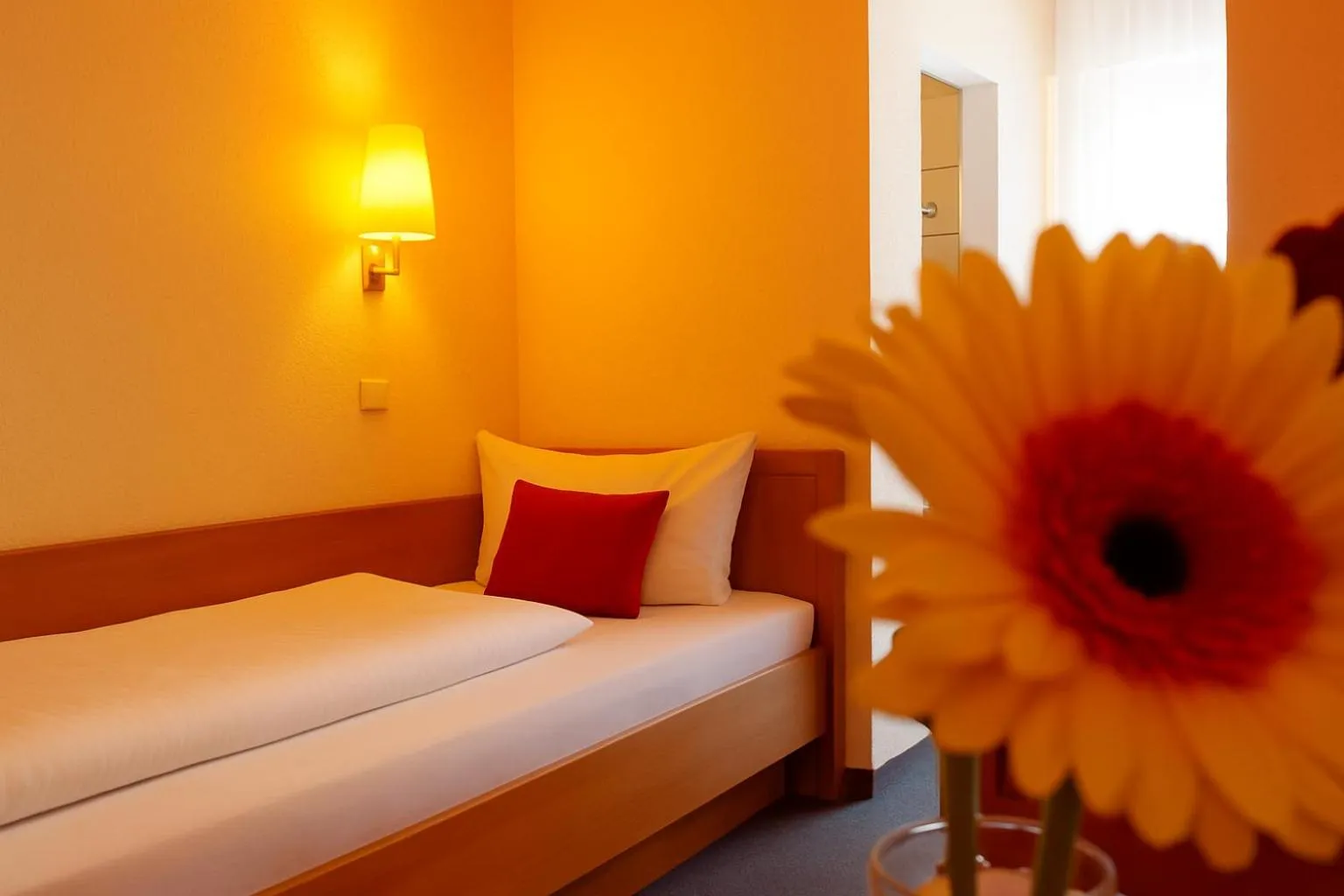 Bed in Hotel-Restaurant Zum Kirschbaum