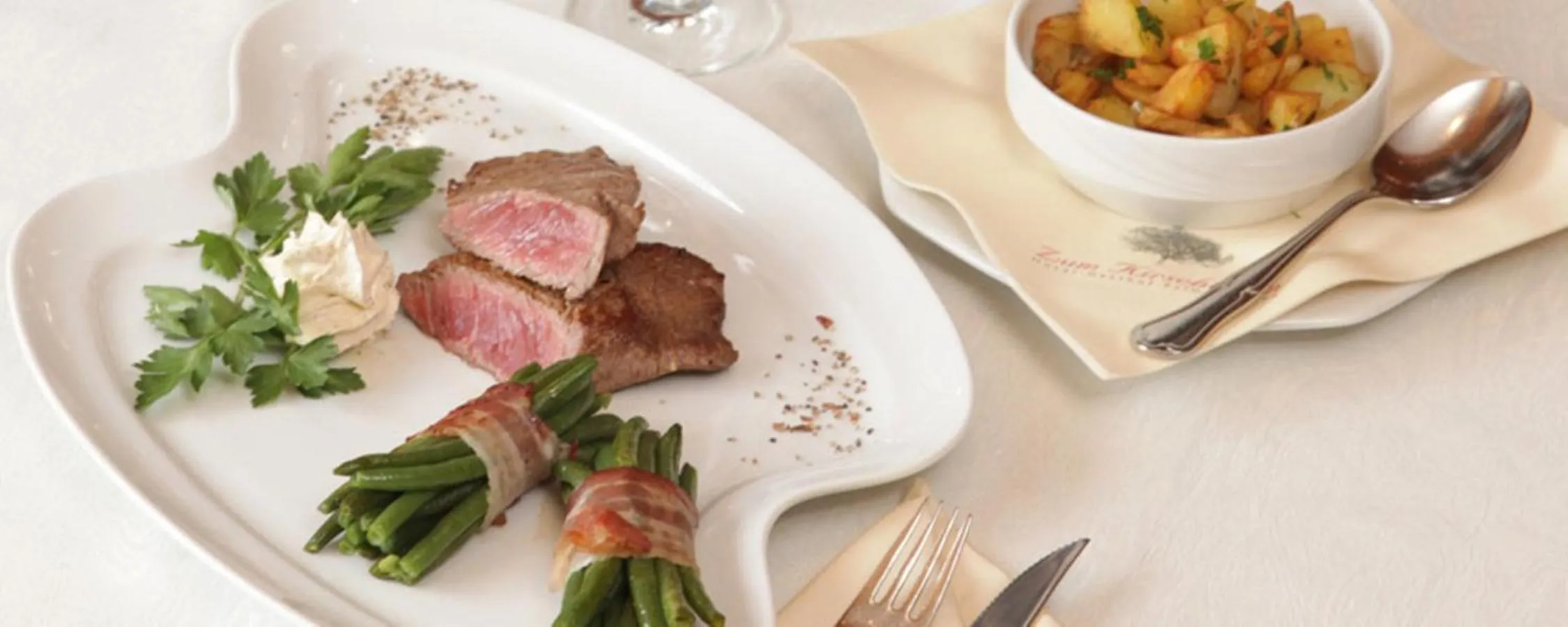 Restaurant/places to eat in Hotel-Restaurant Zum Kirschbaum