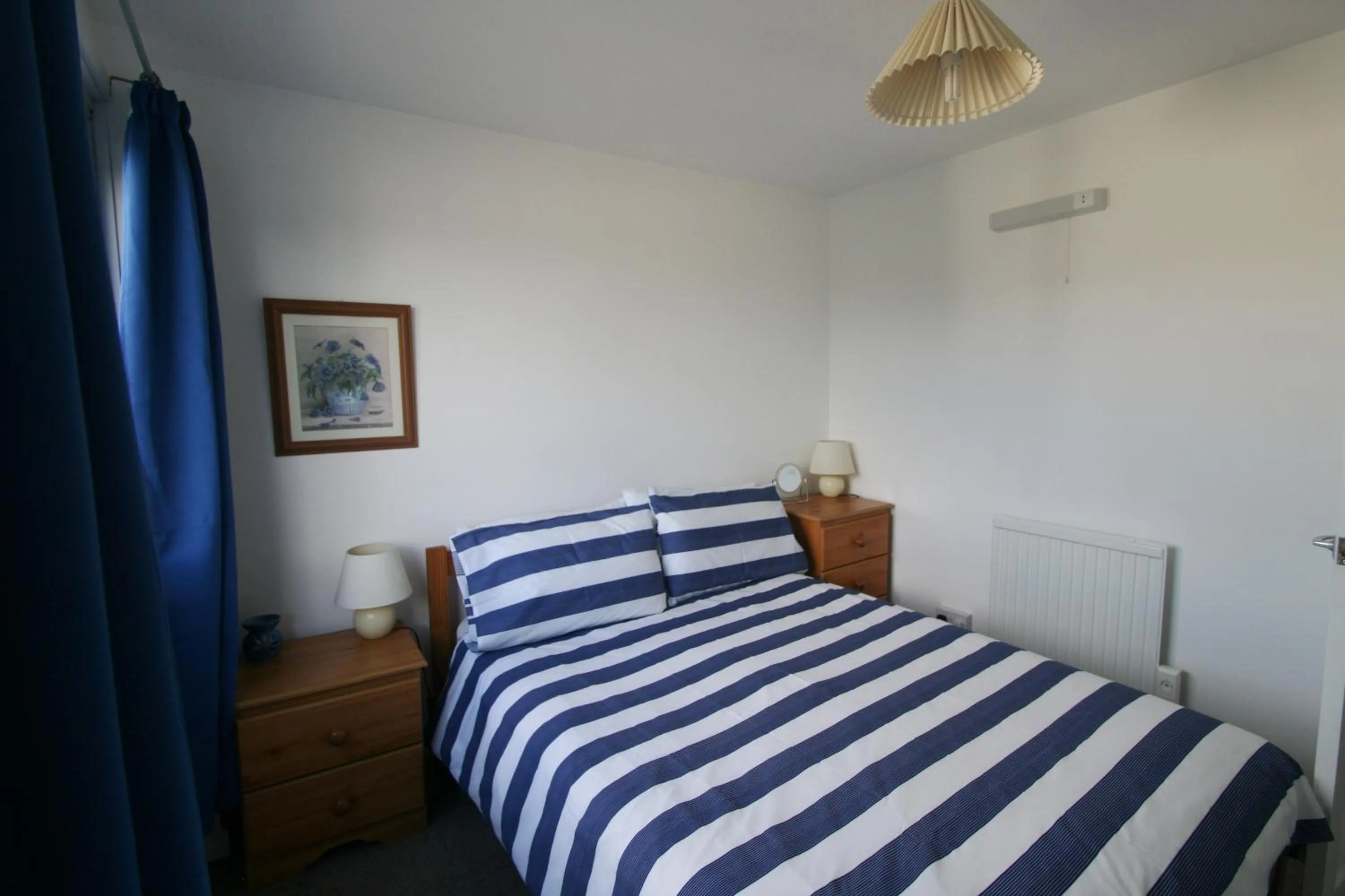 Bedroom, Bed in Freshwater Bay Holiday Cottages