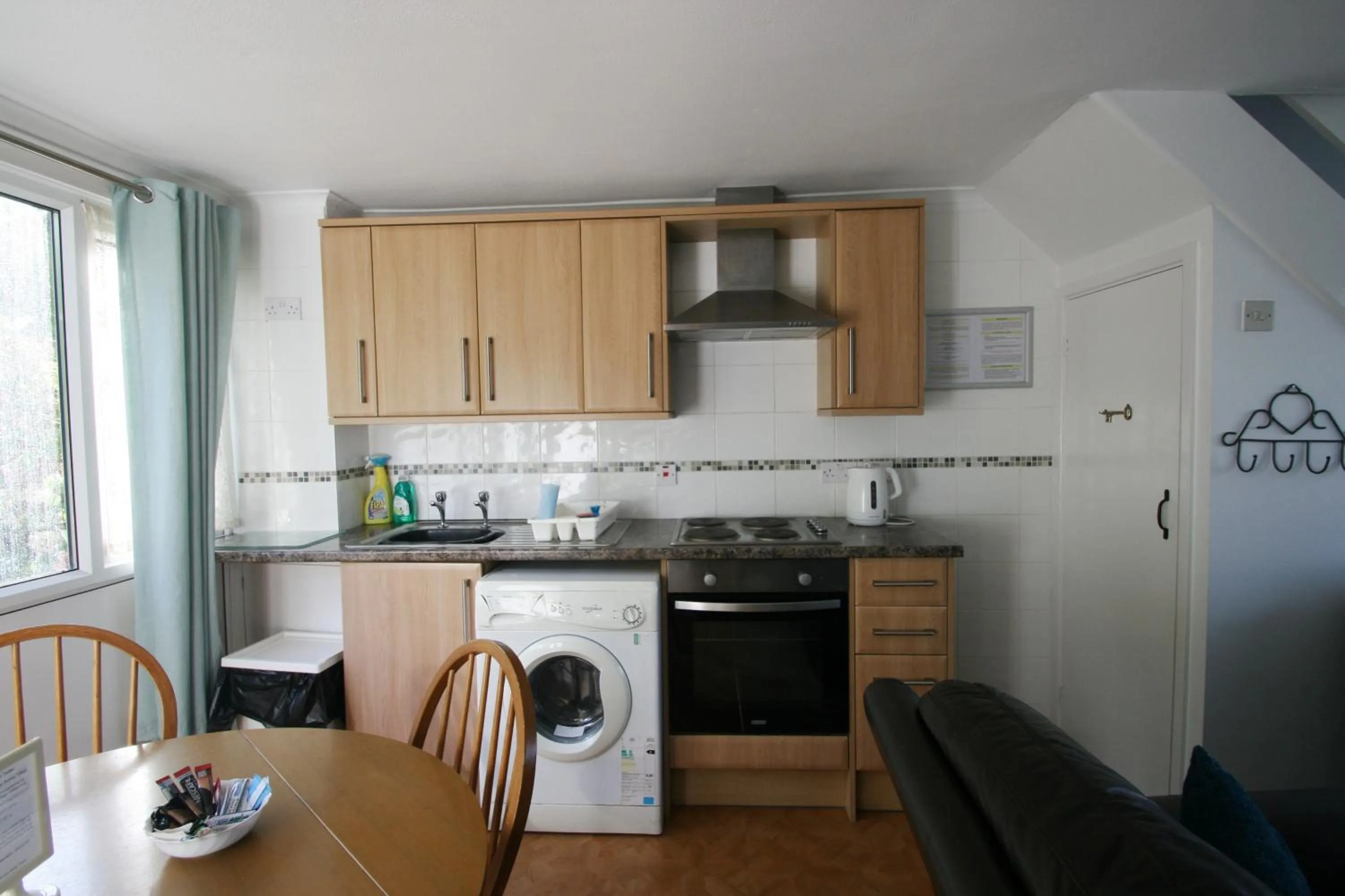 Kitchen or kitchenette in Freshwater Bay Holiday Cottages