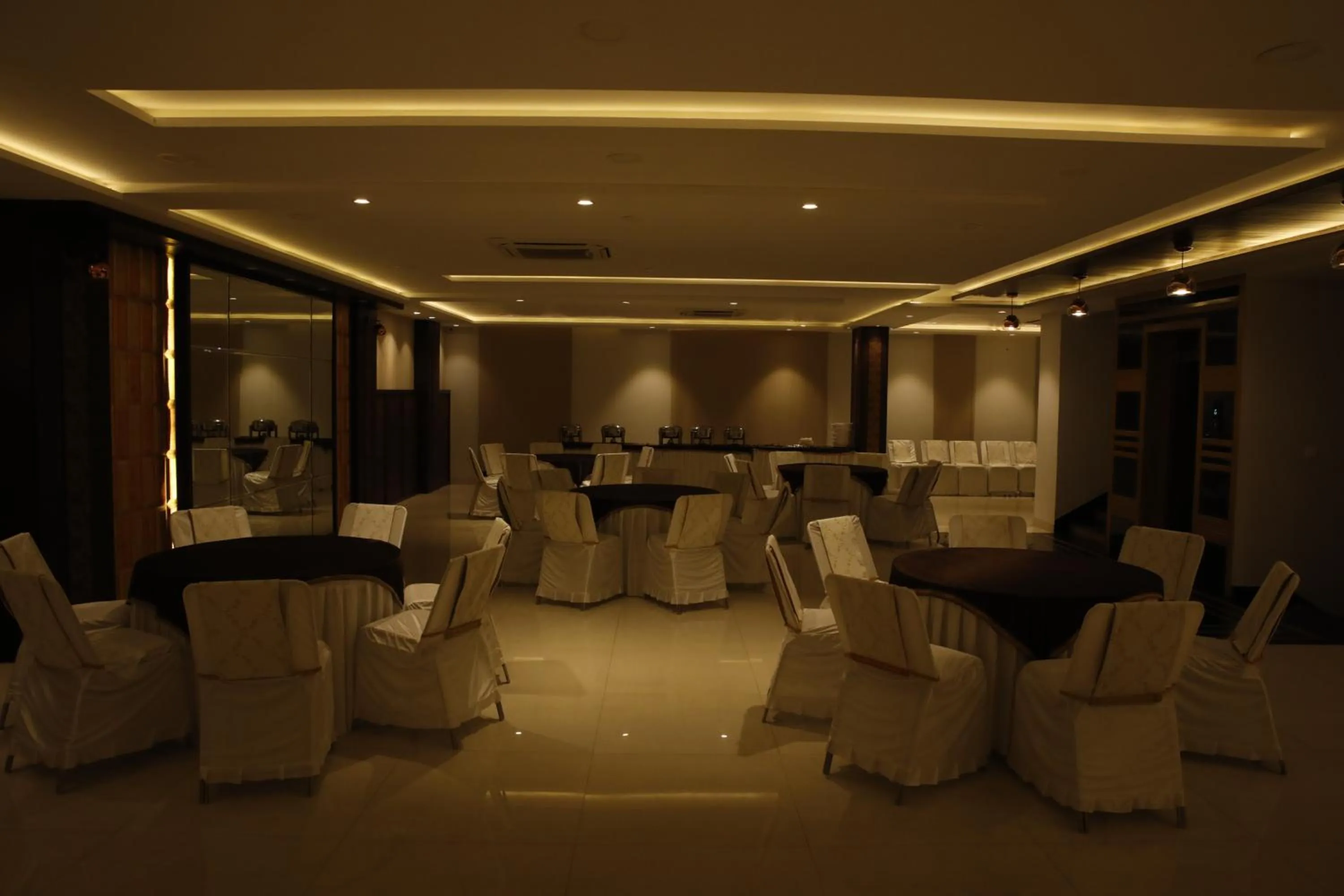Business facilities in Ka10 SQUARE HOTEL & BANQUETS
