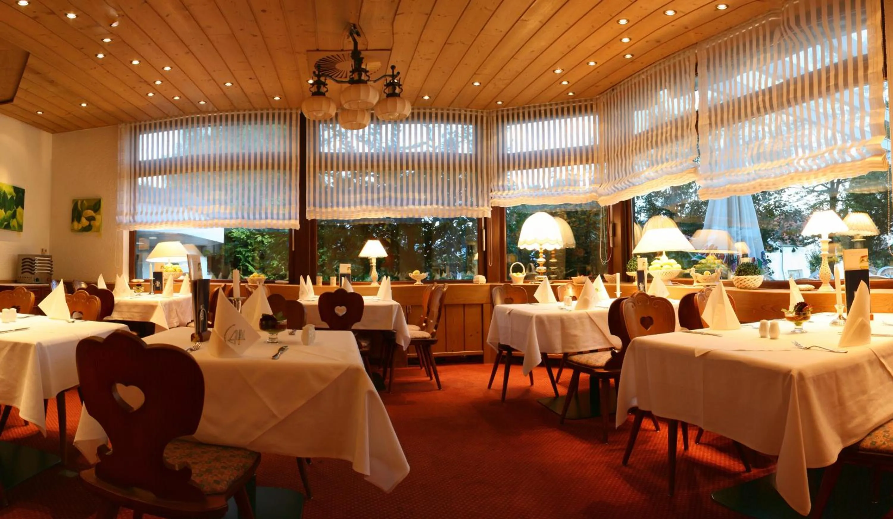 Restaurant/places to eat in Landhotel Sonnenbühl