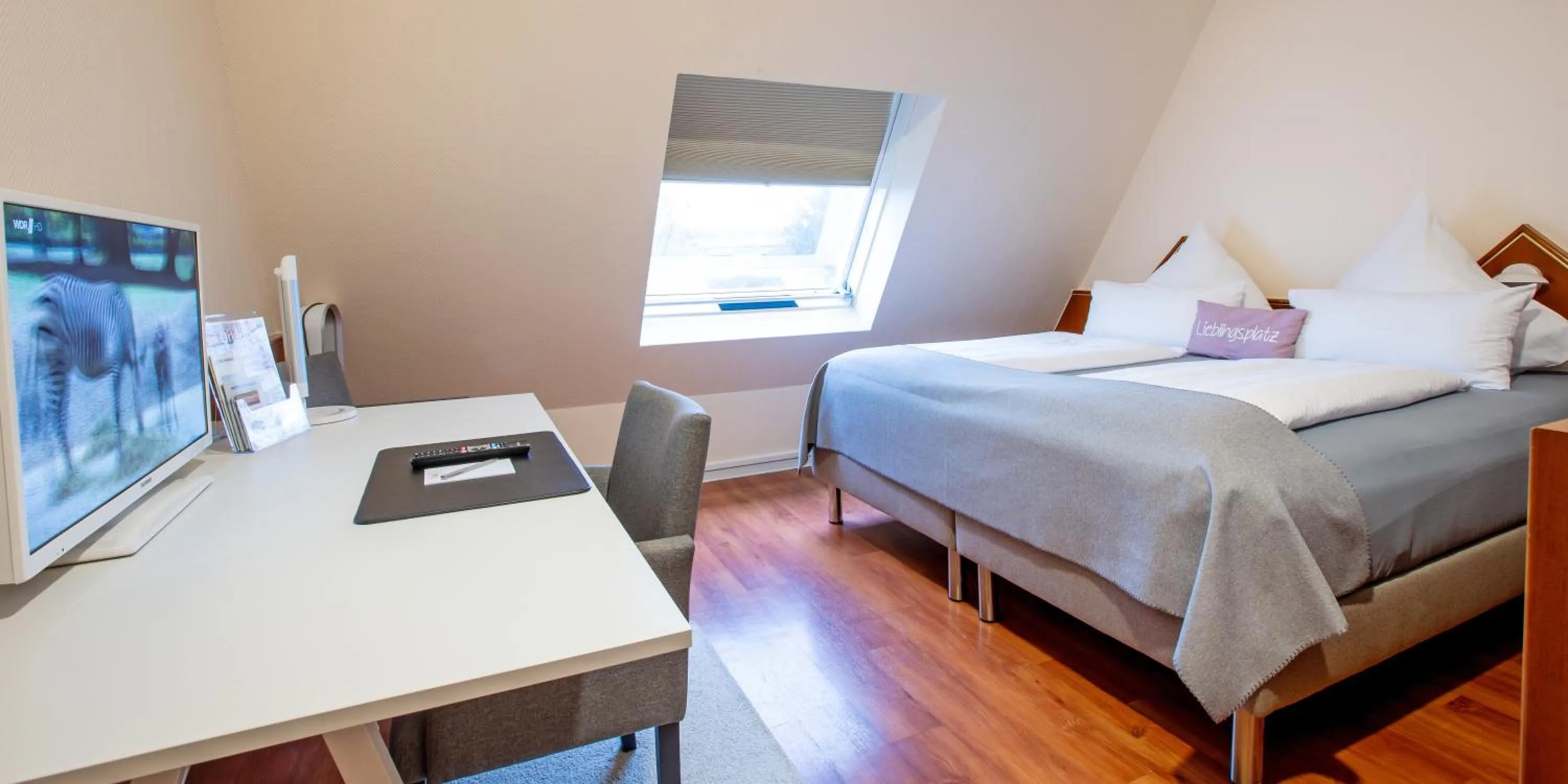 Photo of the whole room, Bed in Hotel Hangelar