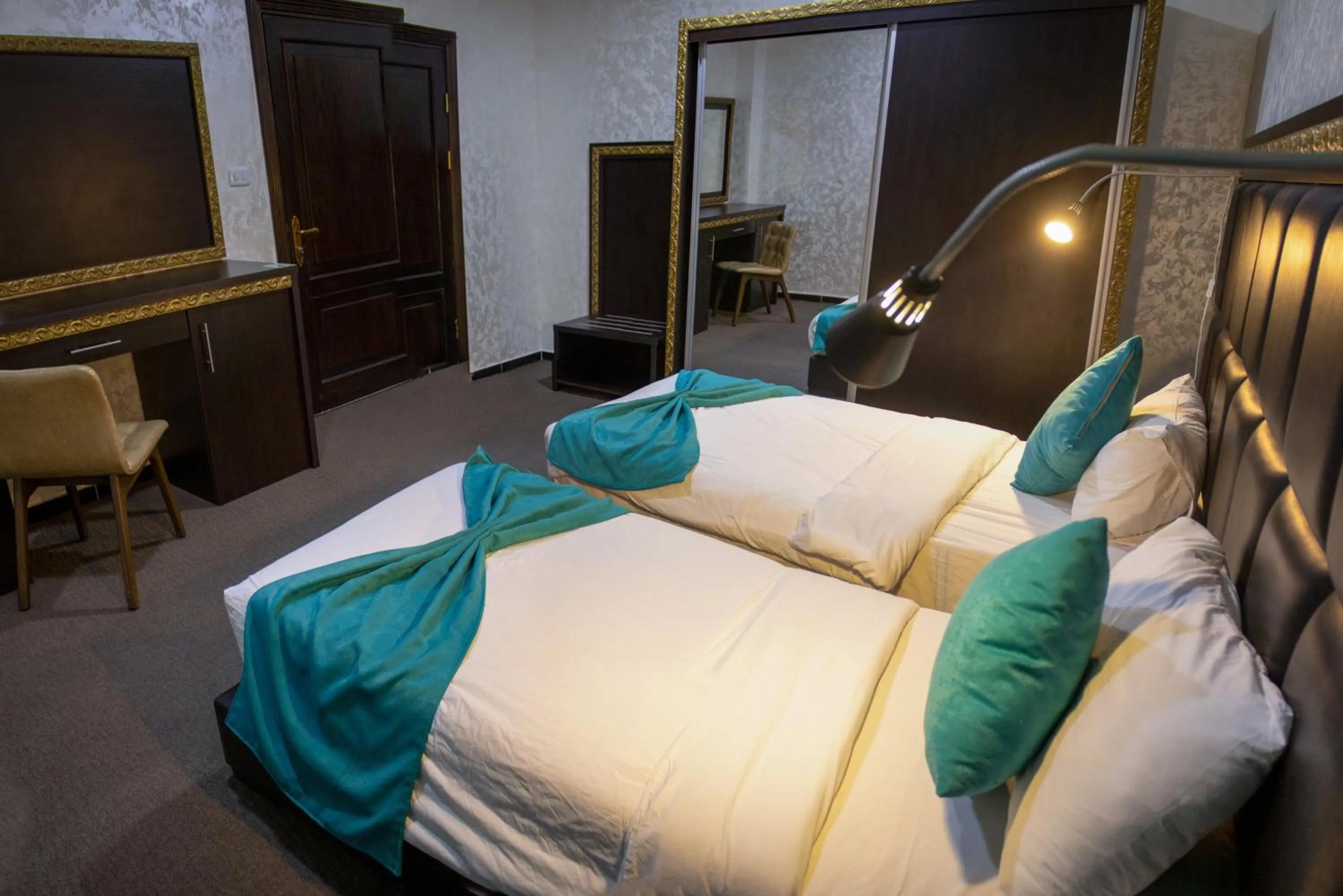 Property building, Bed in The Castle Hotel