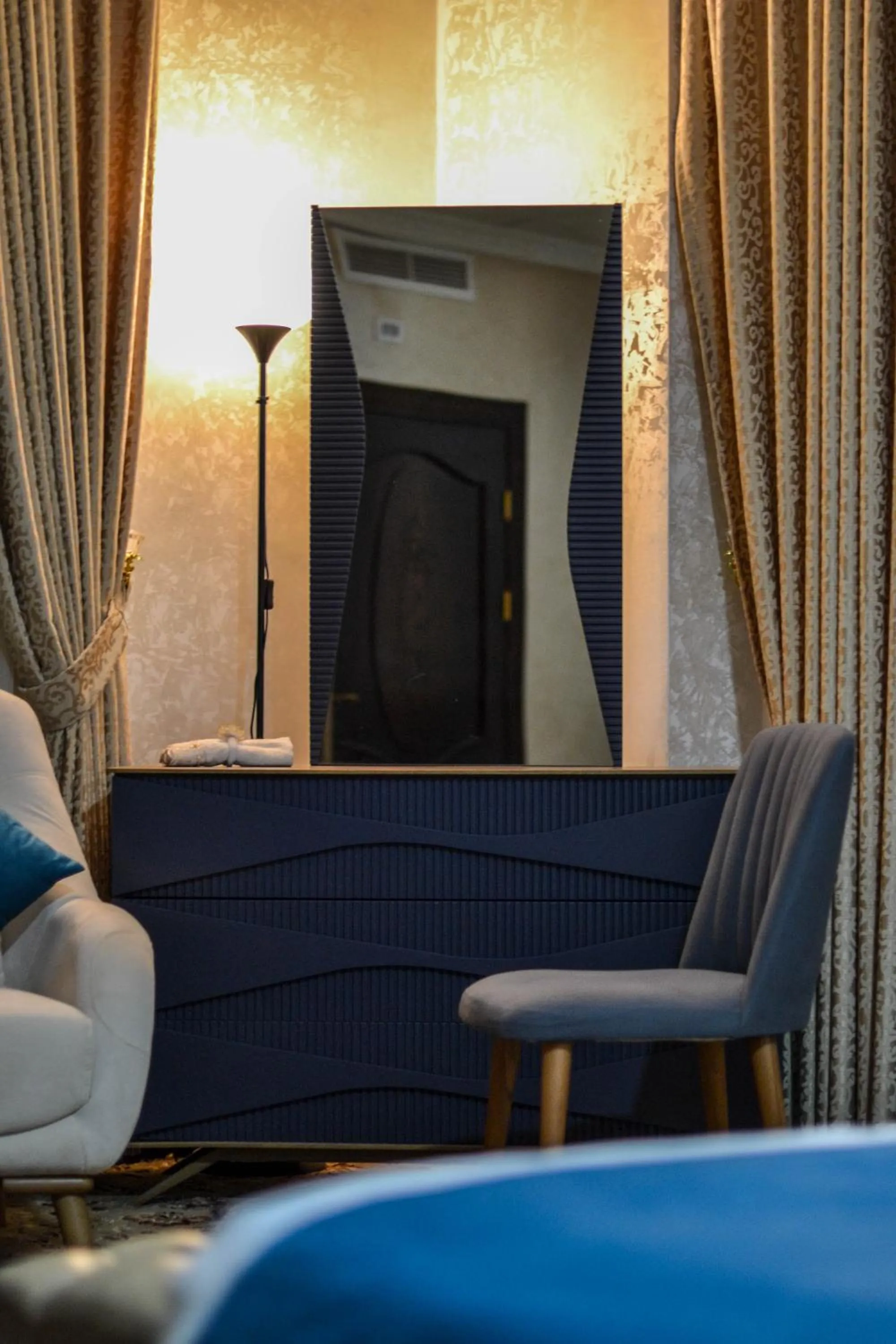 Bedroom, Bed in The Castle Hotel