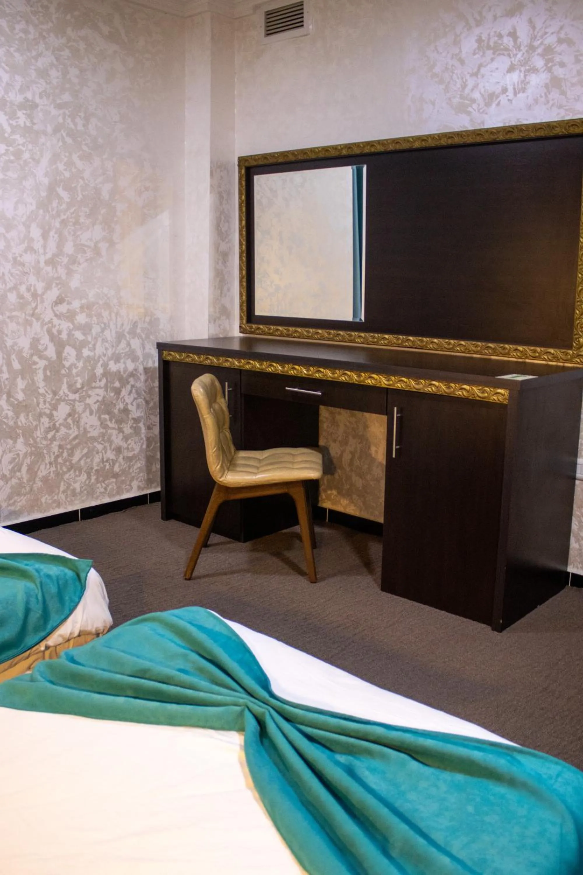 Bedroom, Bed in The Castle Hotel