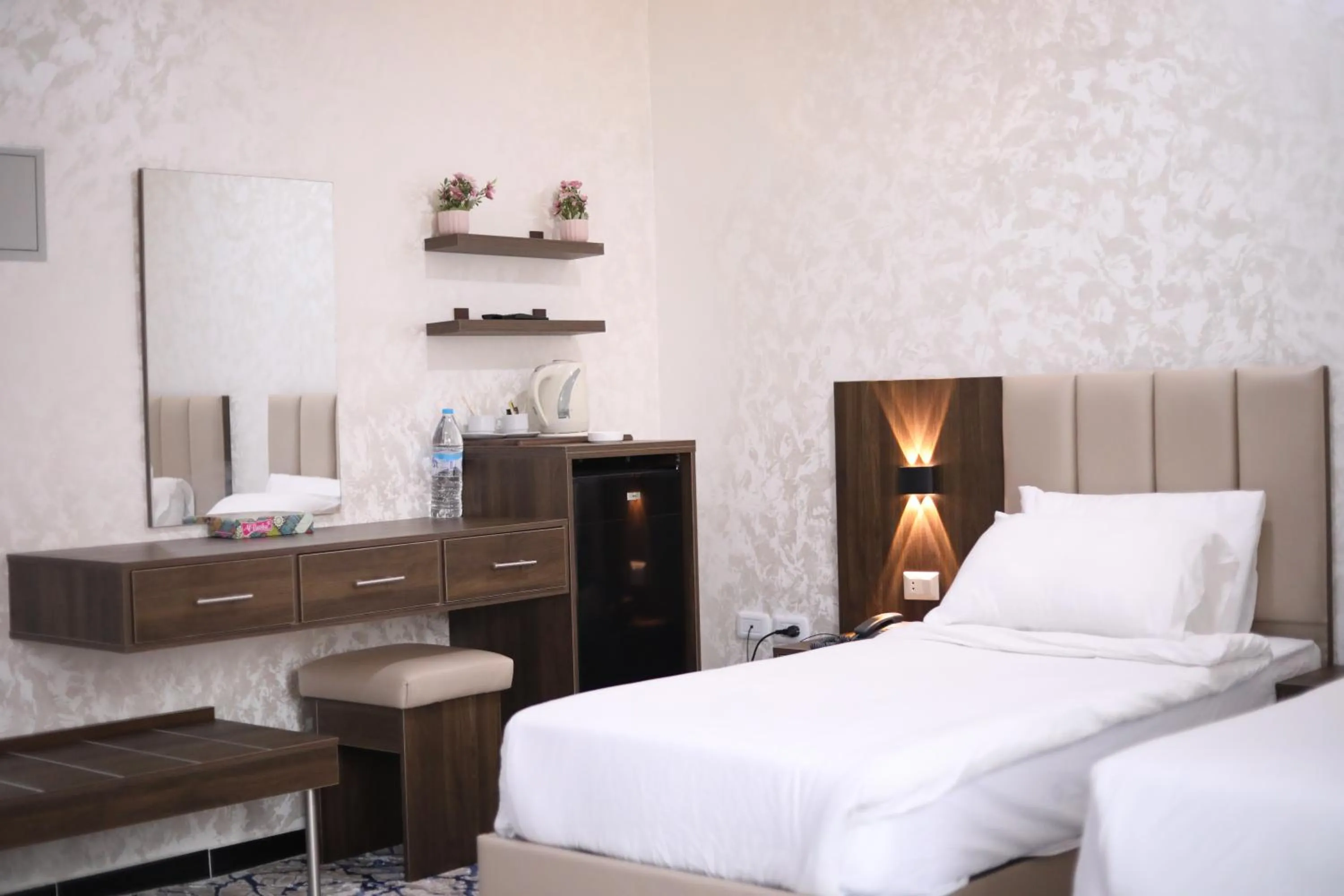 Photo of the whole room, Bed in The Castle Hotel