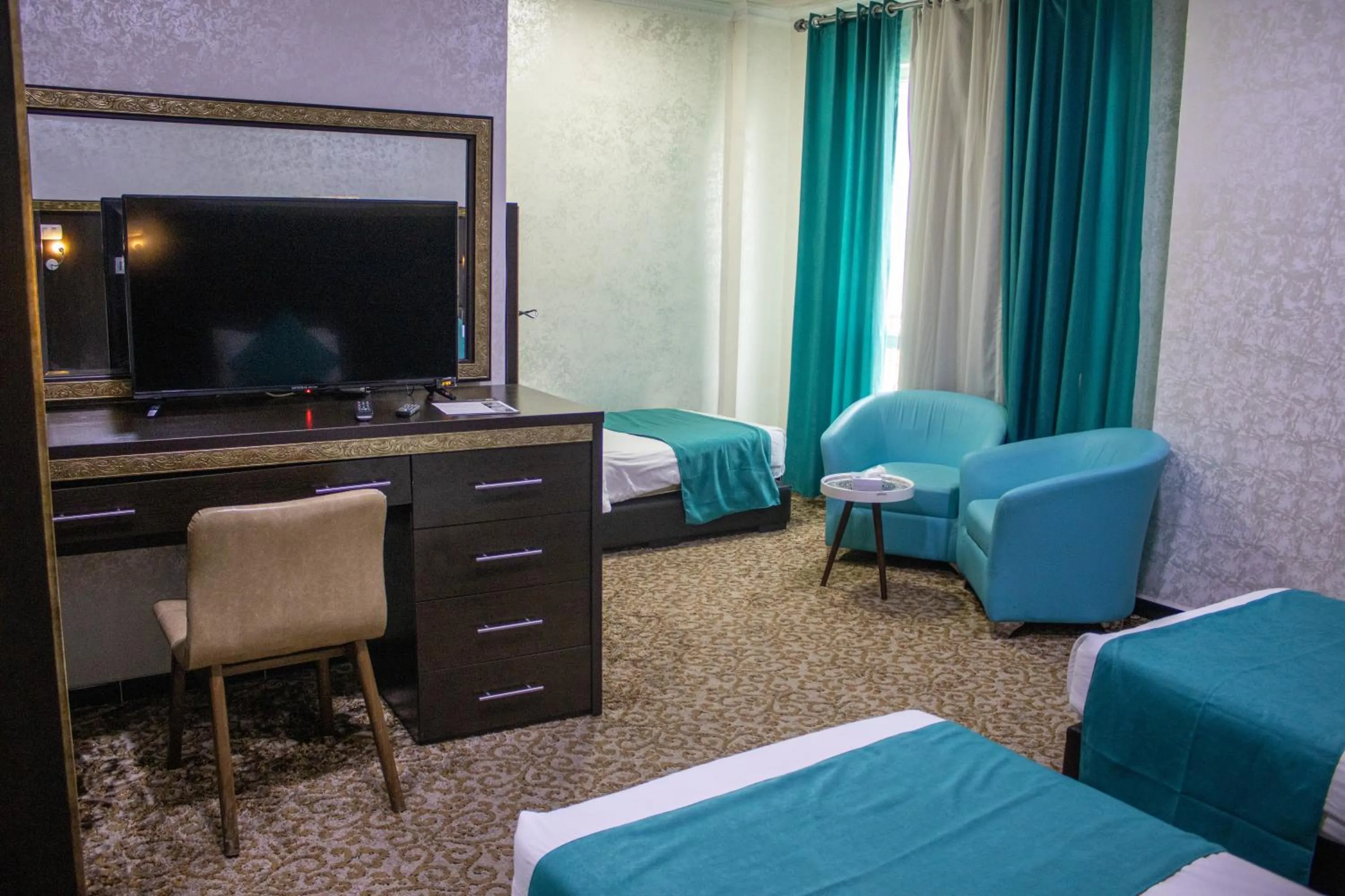 Communal lounge/ TV room, Bed in The Castle Hotel