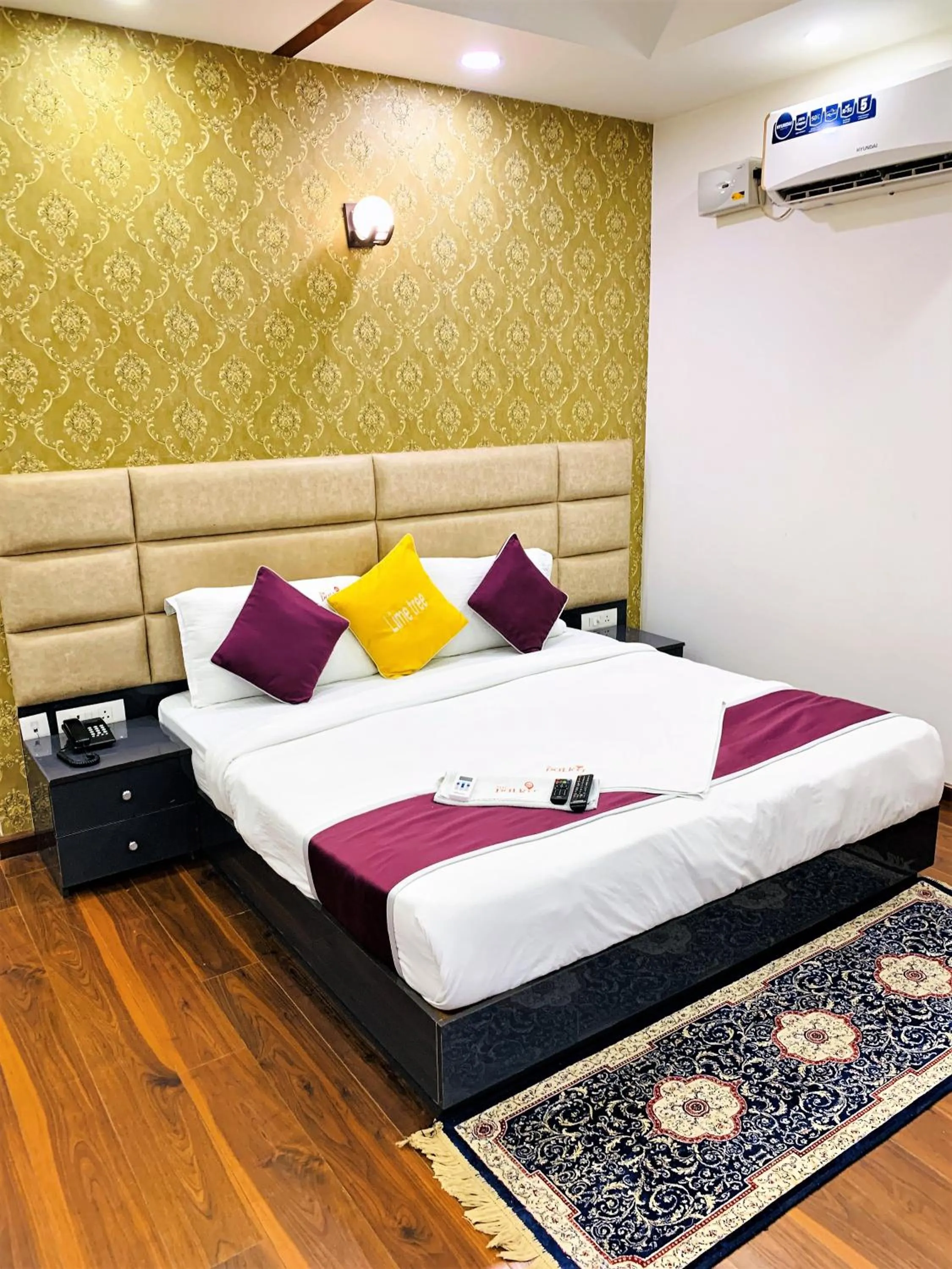 Bedroom, Bed in Lime Tree Hotel Pulkit Gurgaon-Artemis Hospital, Nearest Metro Huda City Centre