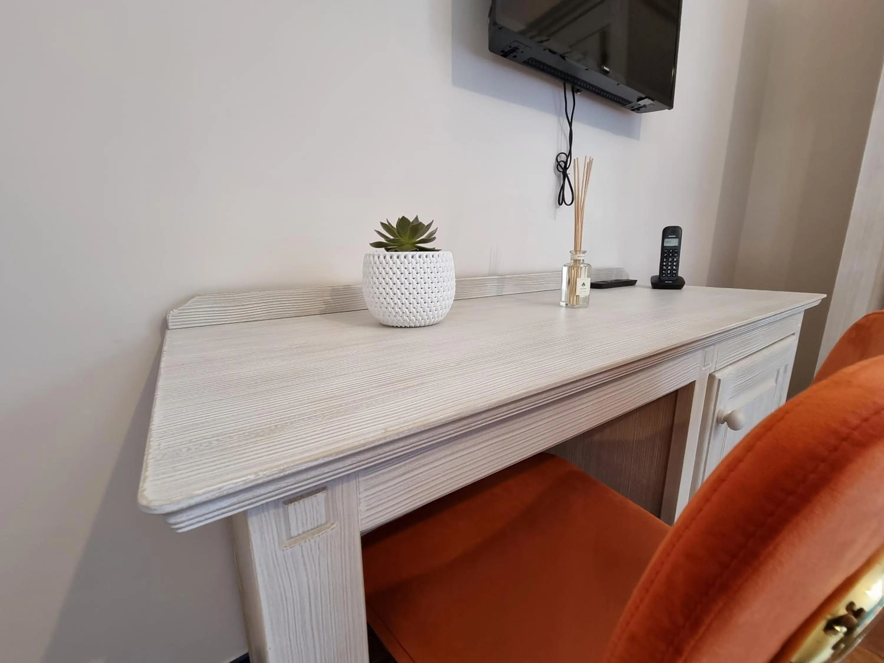 TV and multimedia in Casa Fifina Rooms