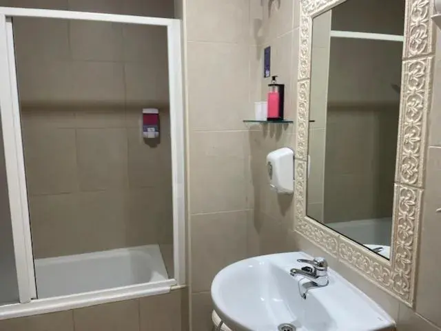 Standard Double Room in Hotel Torre San Juan Standard Double Room in Hotel Torre San Juan