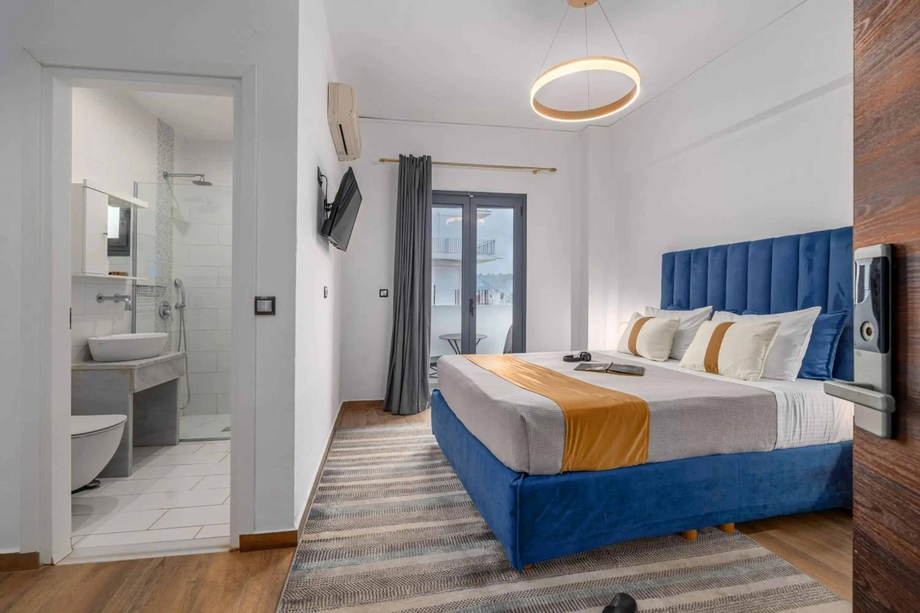 Deluxe Double Room with Balcony in MR P. Boutique Residence Deluxe Double Room with Balcony in MR P. Boutique Residence