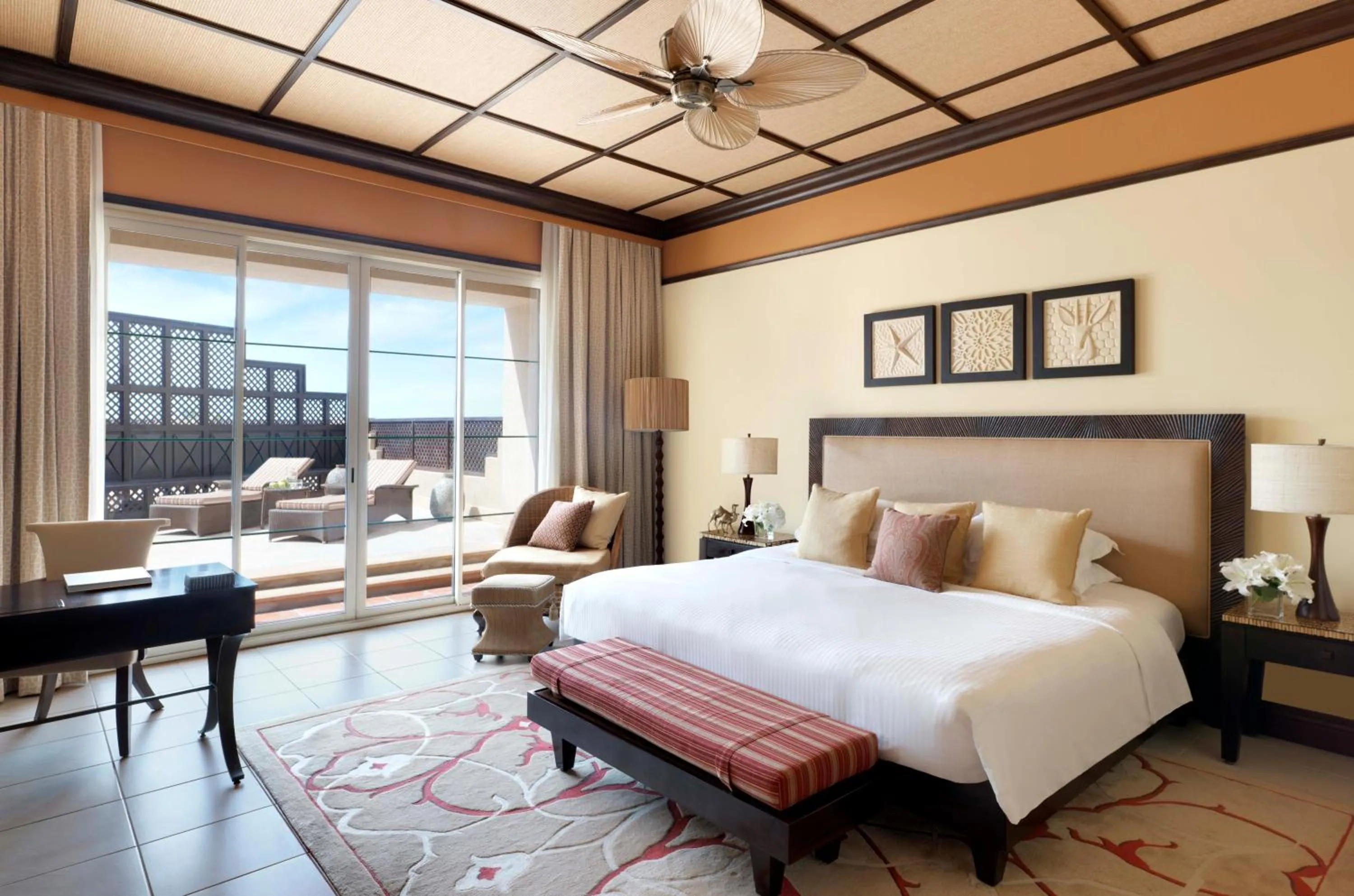 Bedroom, Bed in Anantara Desert Islands Resort & Spa